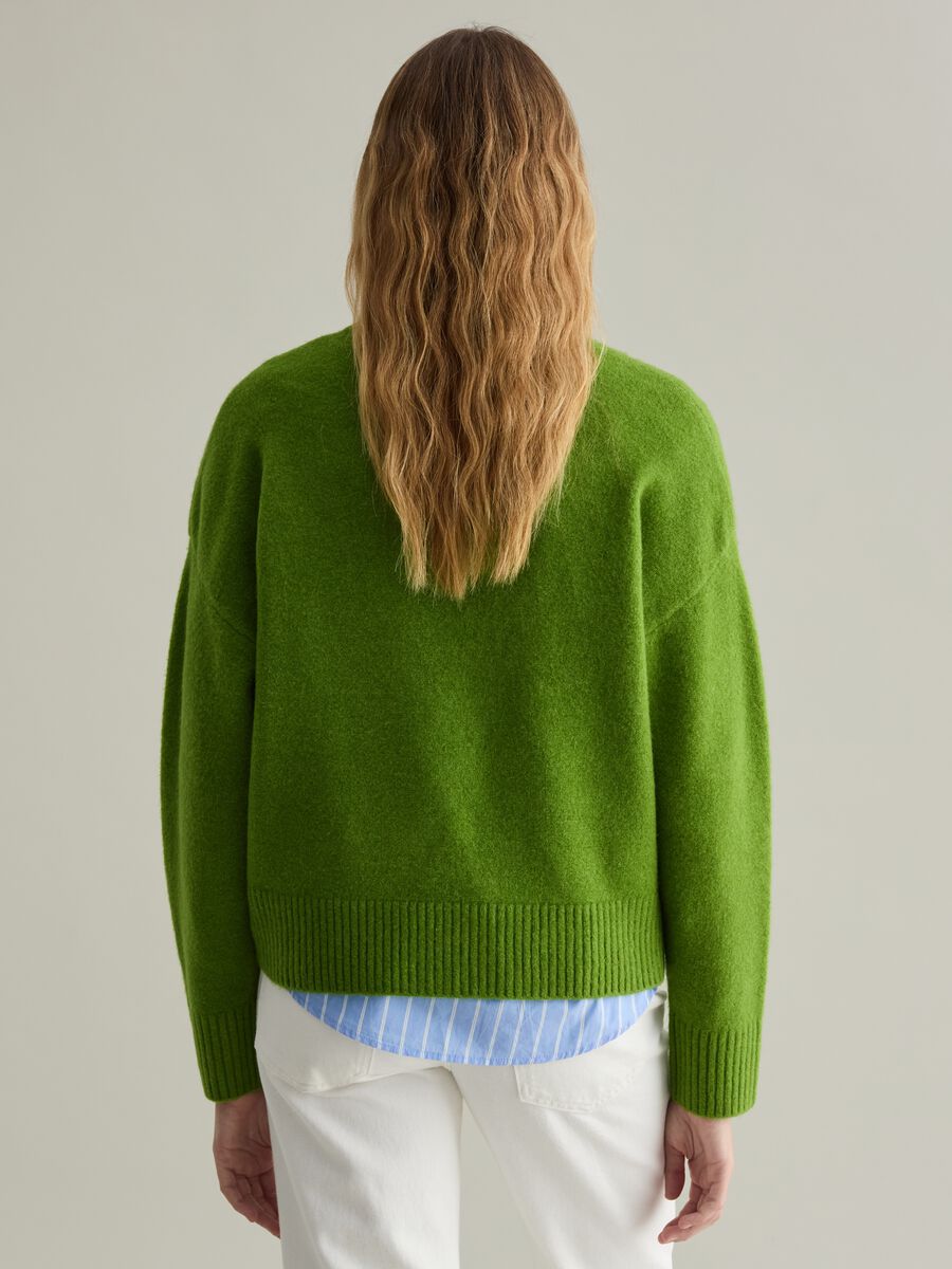 Round neck pullover_3