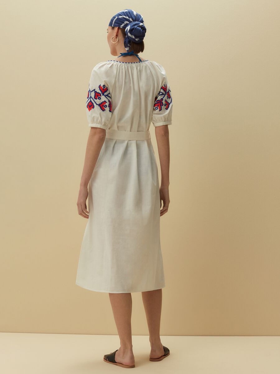 Midi dress with ethnic embroidery_2