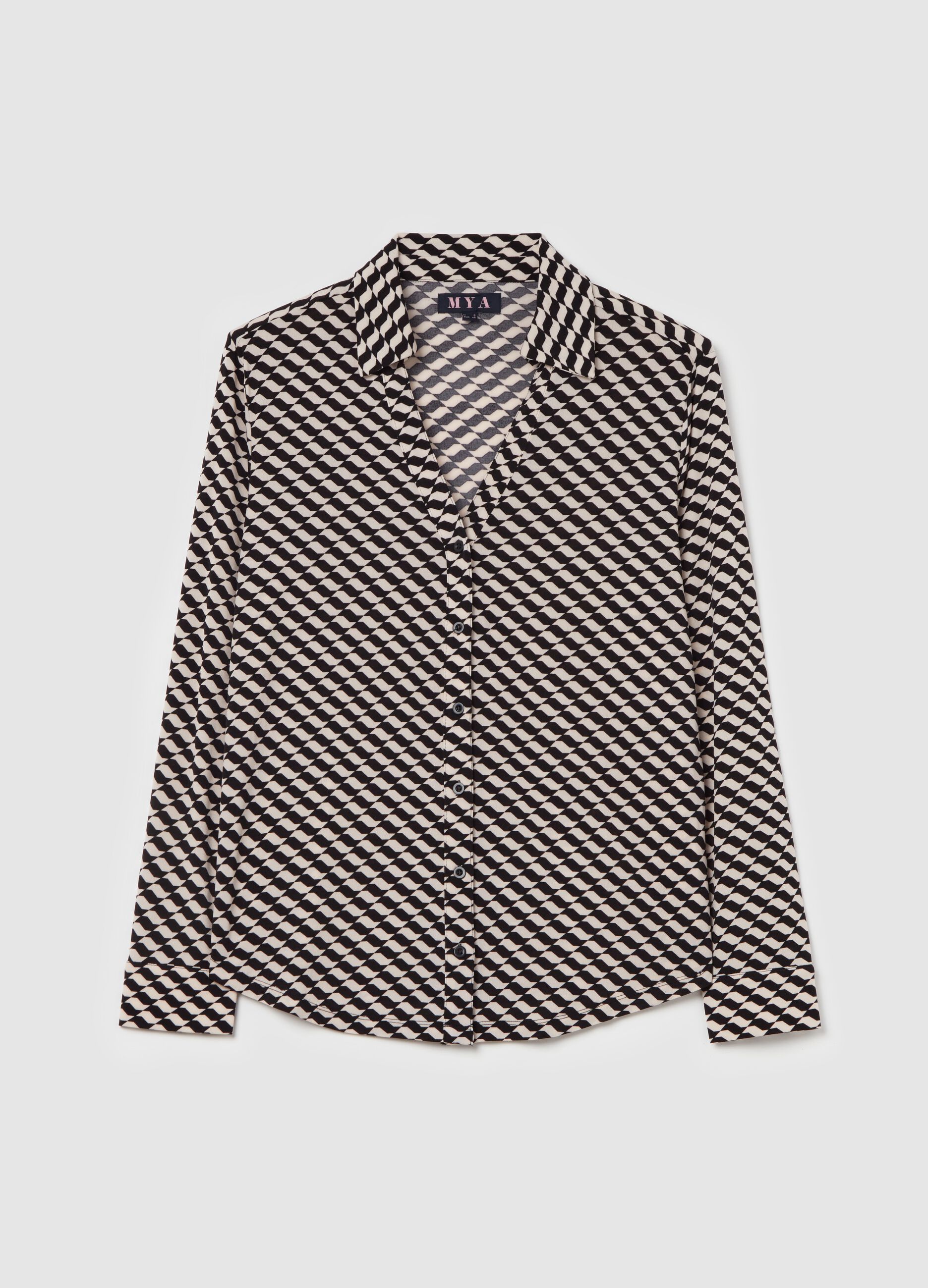 Curvy shirt with optical pattern