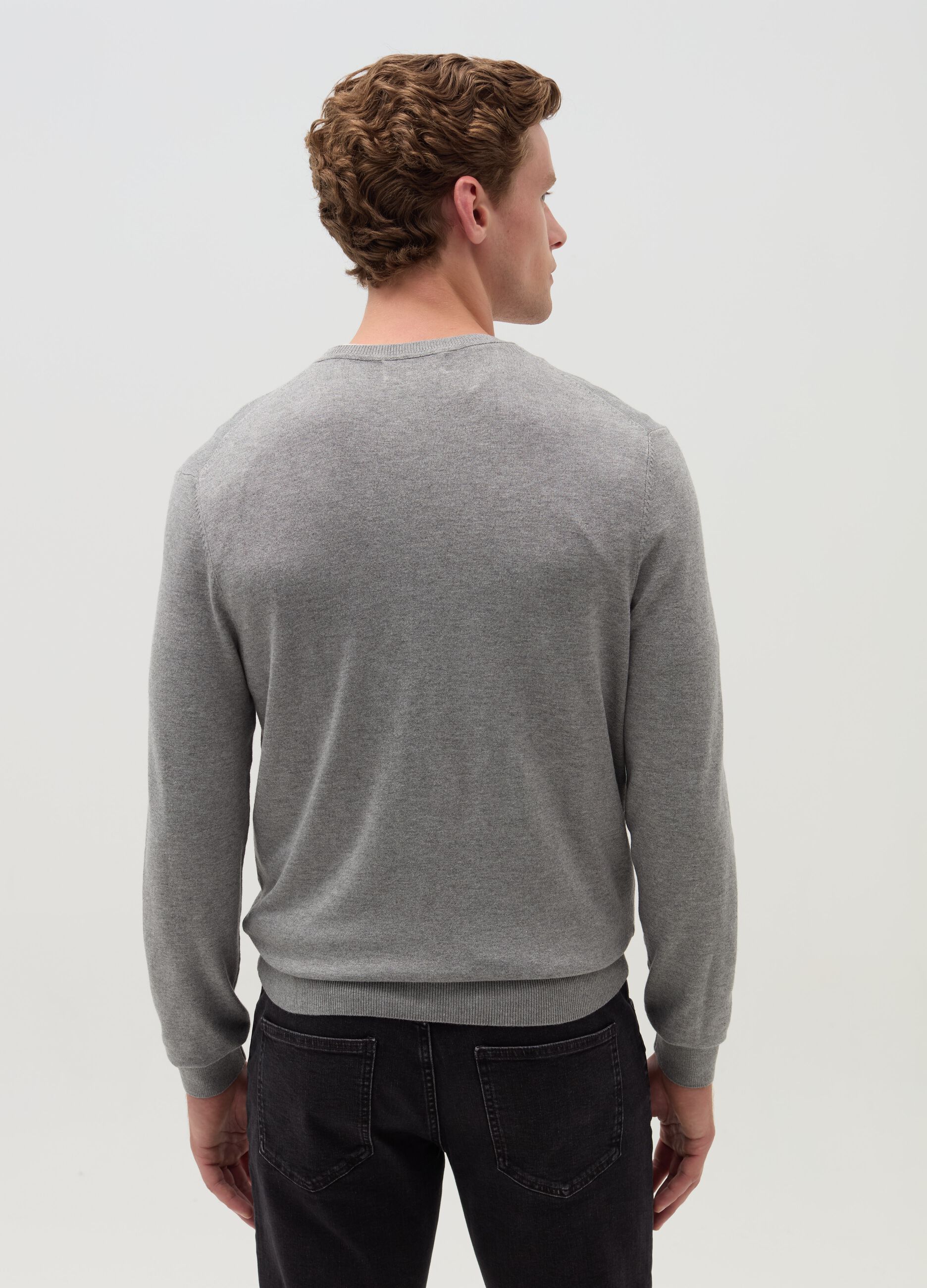 V-neck pullover