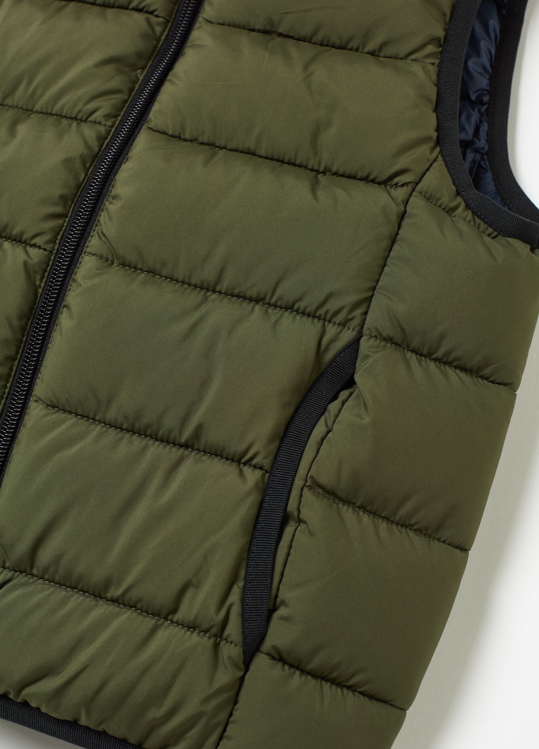 Full-zip quilted gilet with print