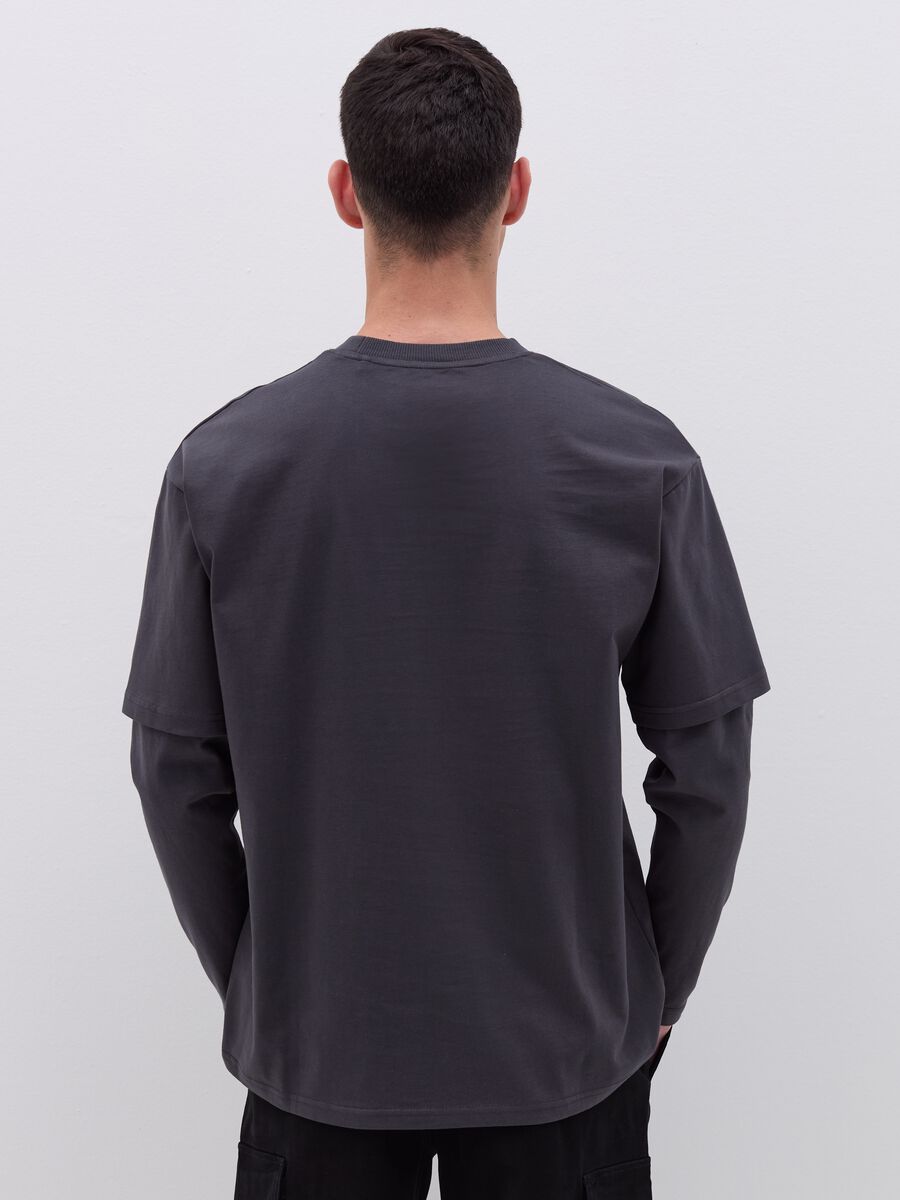 Double-sided T-shirt with layered sleeves_2