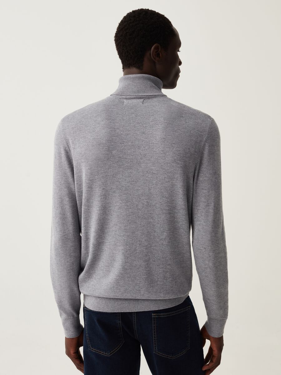 Pullover with high neck_2