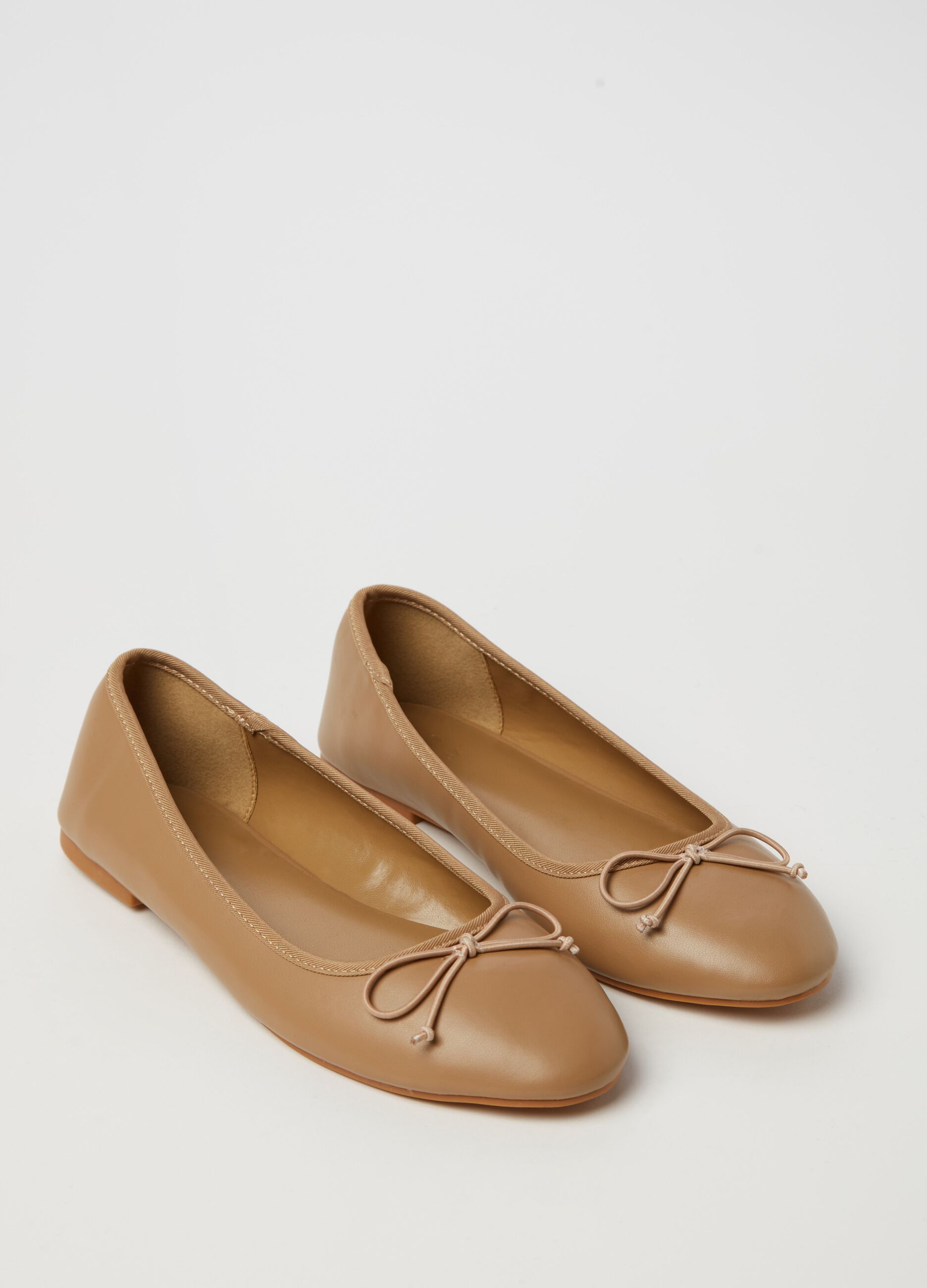 Ballerina flats with bow