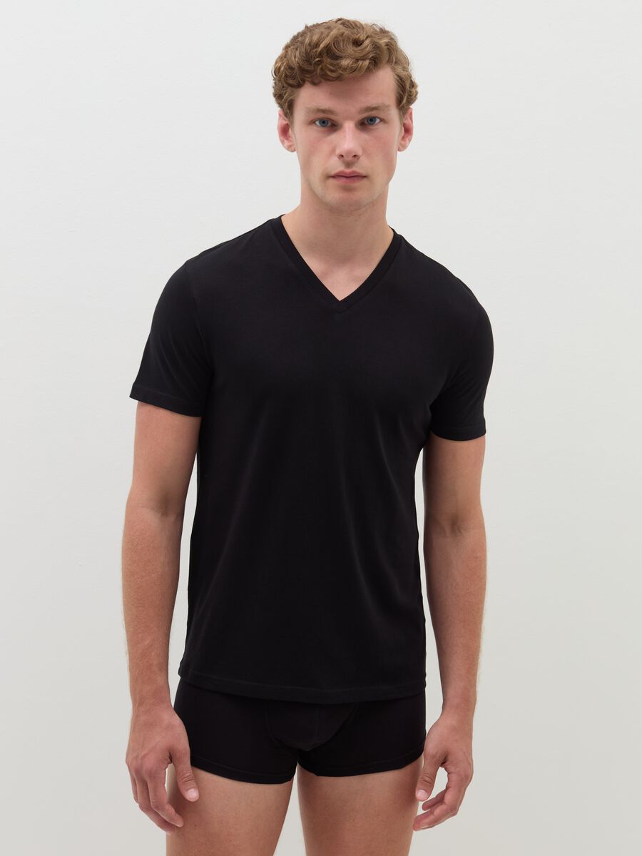 Organic cotton undershirt with V neck_0