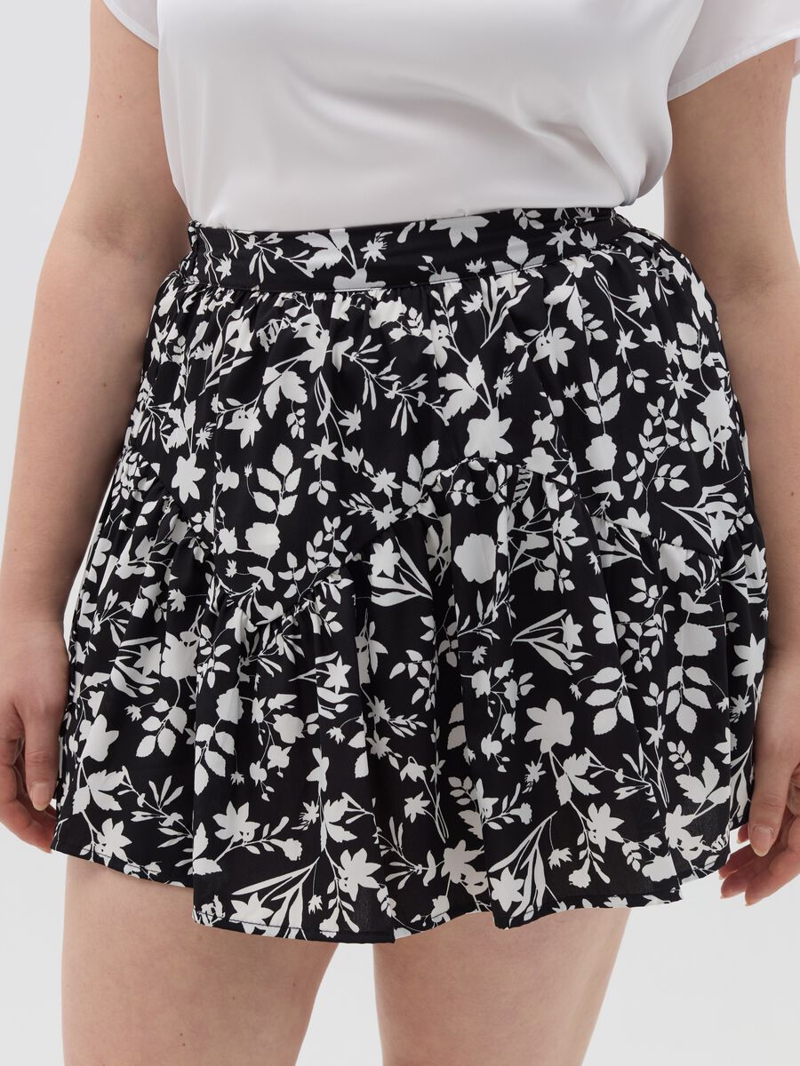 Short skirt with pattern and flounce_1