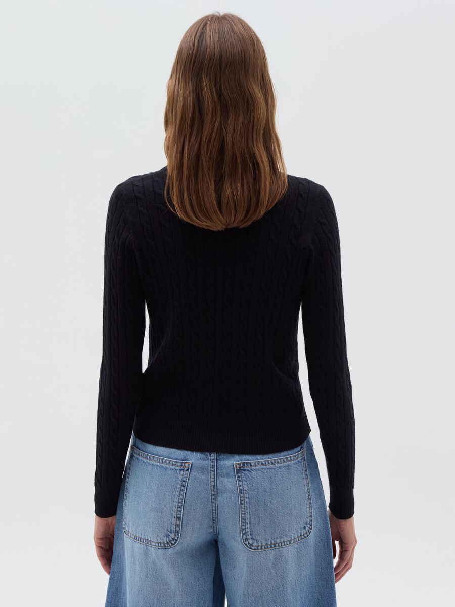 Ribbed pullover with cable-knit design_4