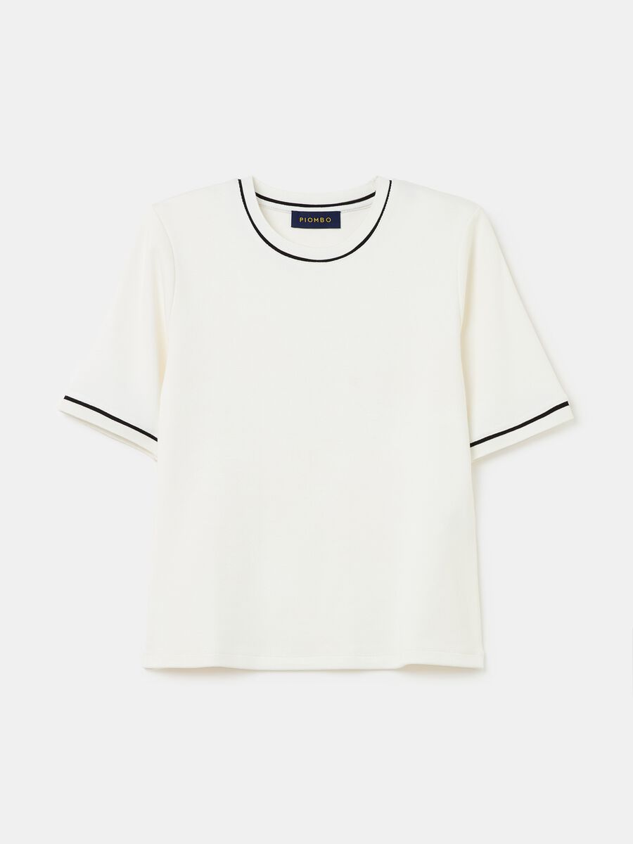 Contemporary T-shirt with contrasting piping_0