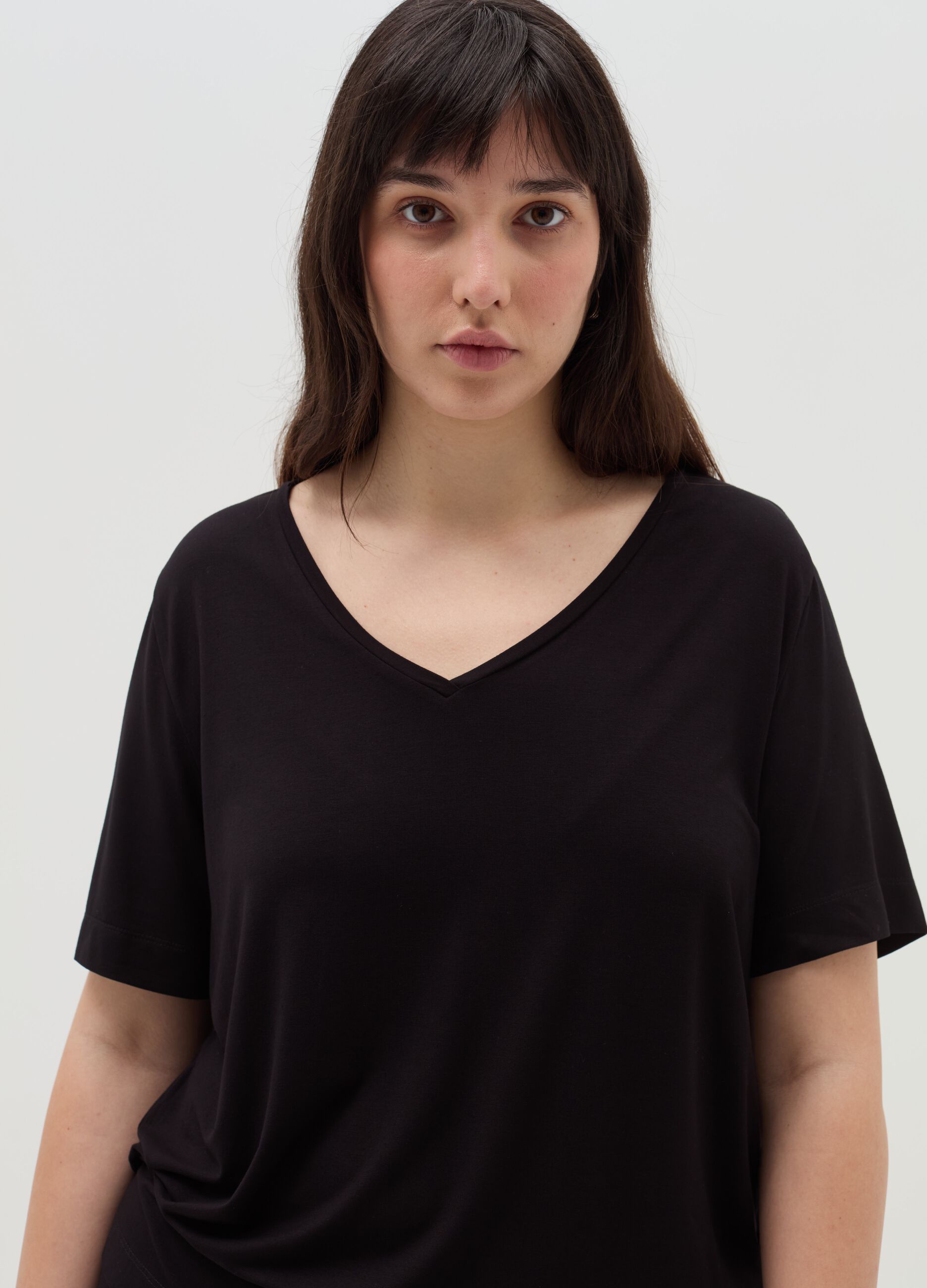 Curvy V-neck T-shirt