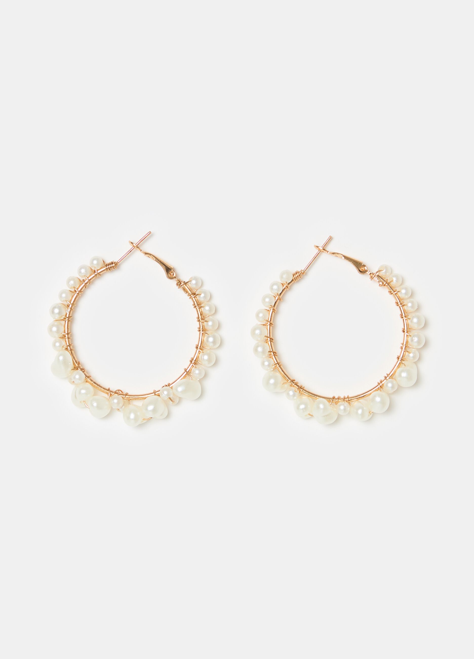 Hoop earrings with beads