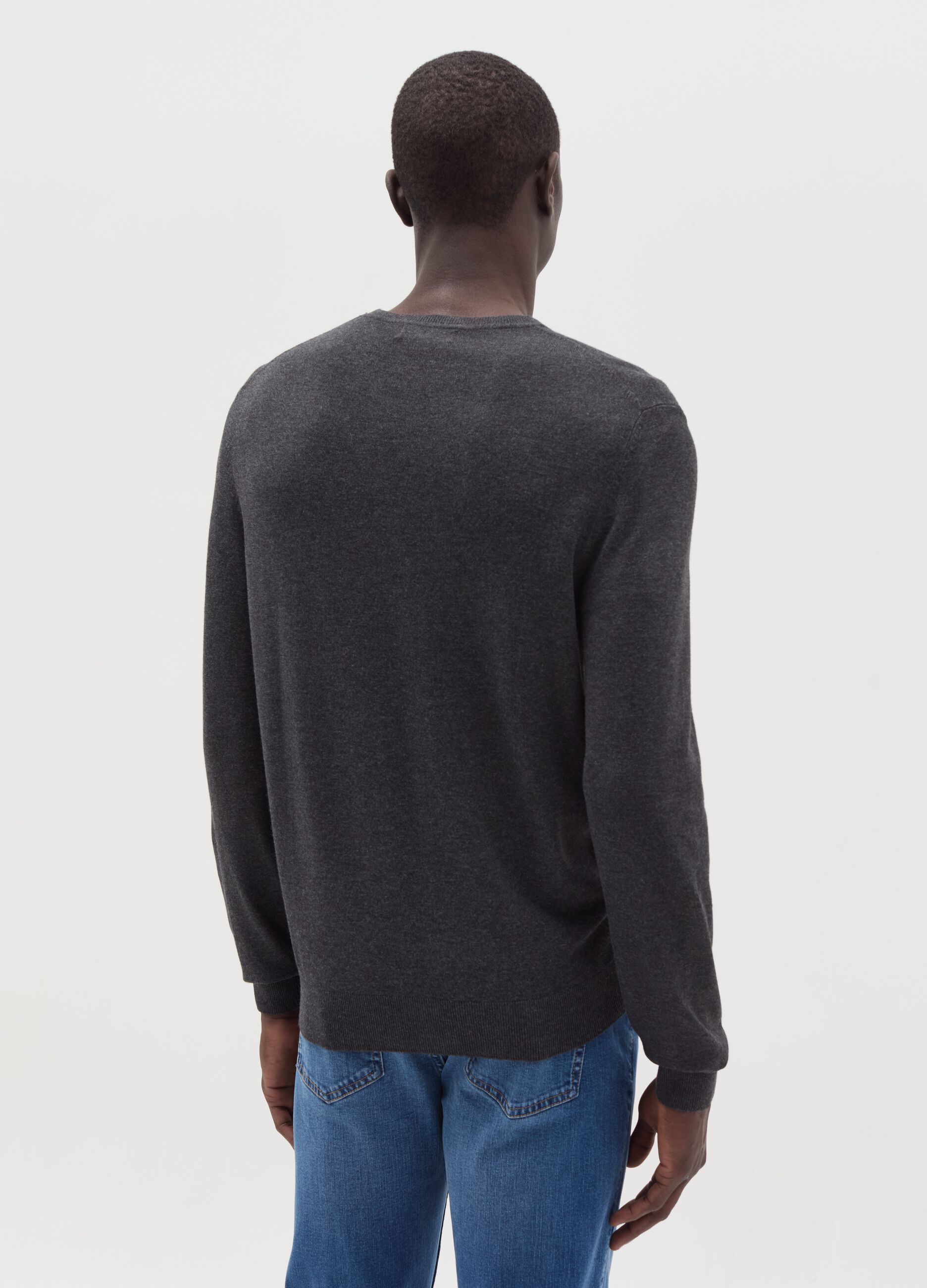 Round neck pullover