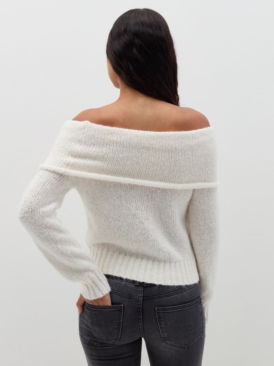 Pullover with drop shoulders_2