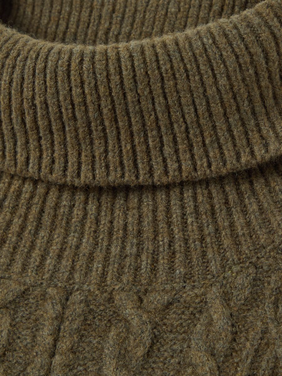 Cable-knit pullover with high neck_5