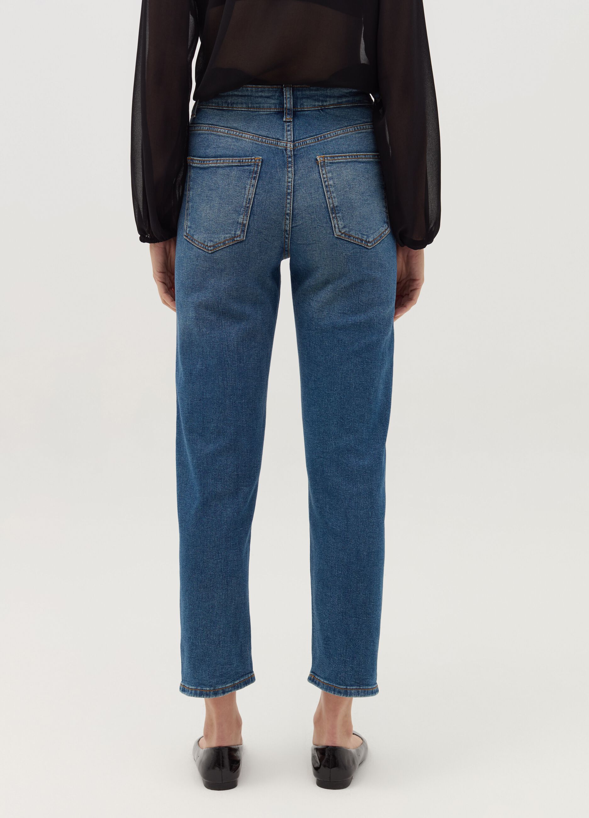 Straight-fit stretch jeans with five pockets