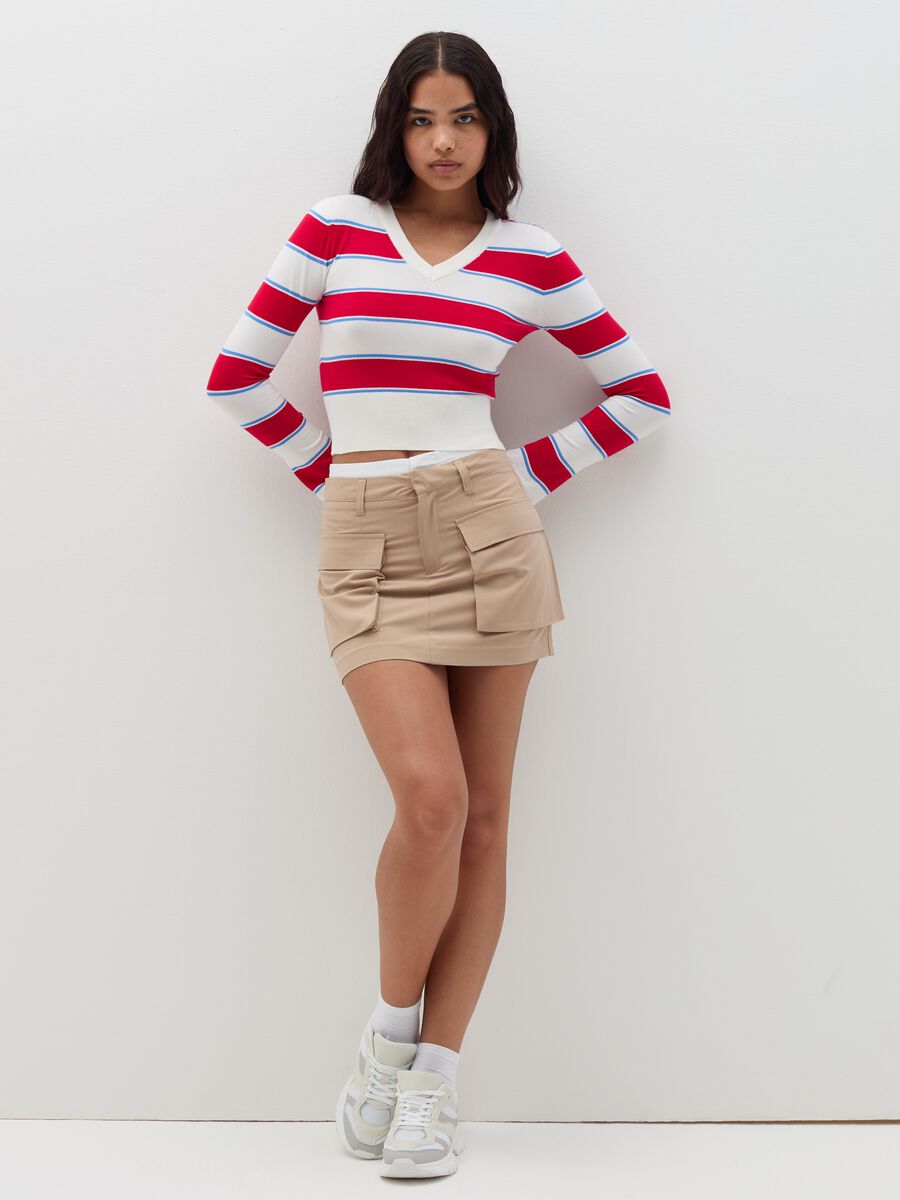 Crop pullover with V neck and stripes_0