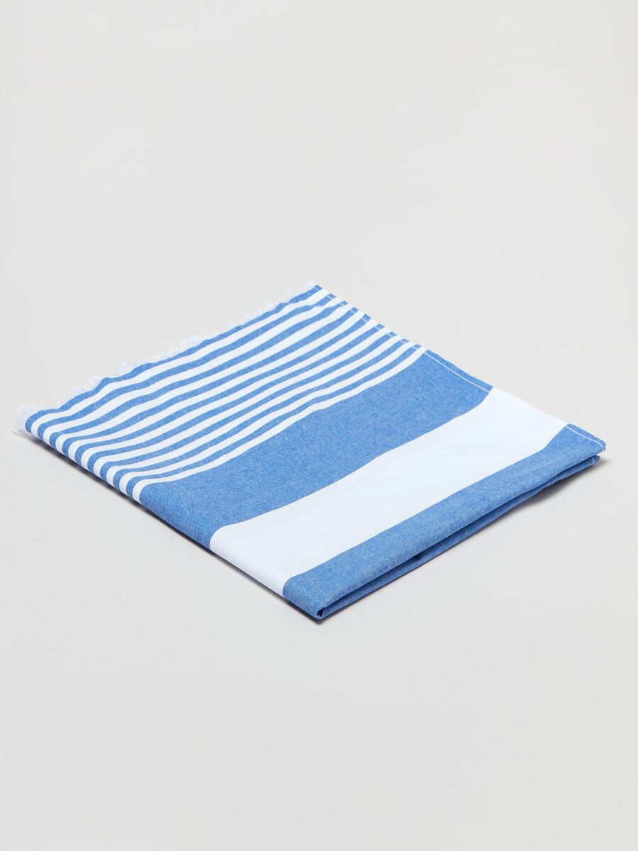 Beach towel with striped pattern_0