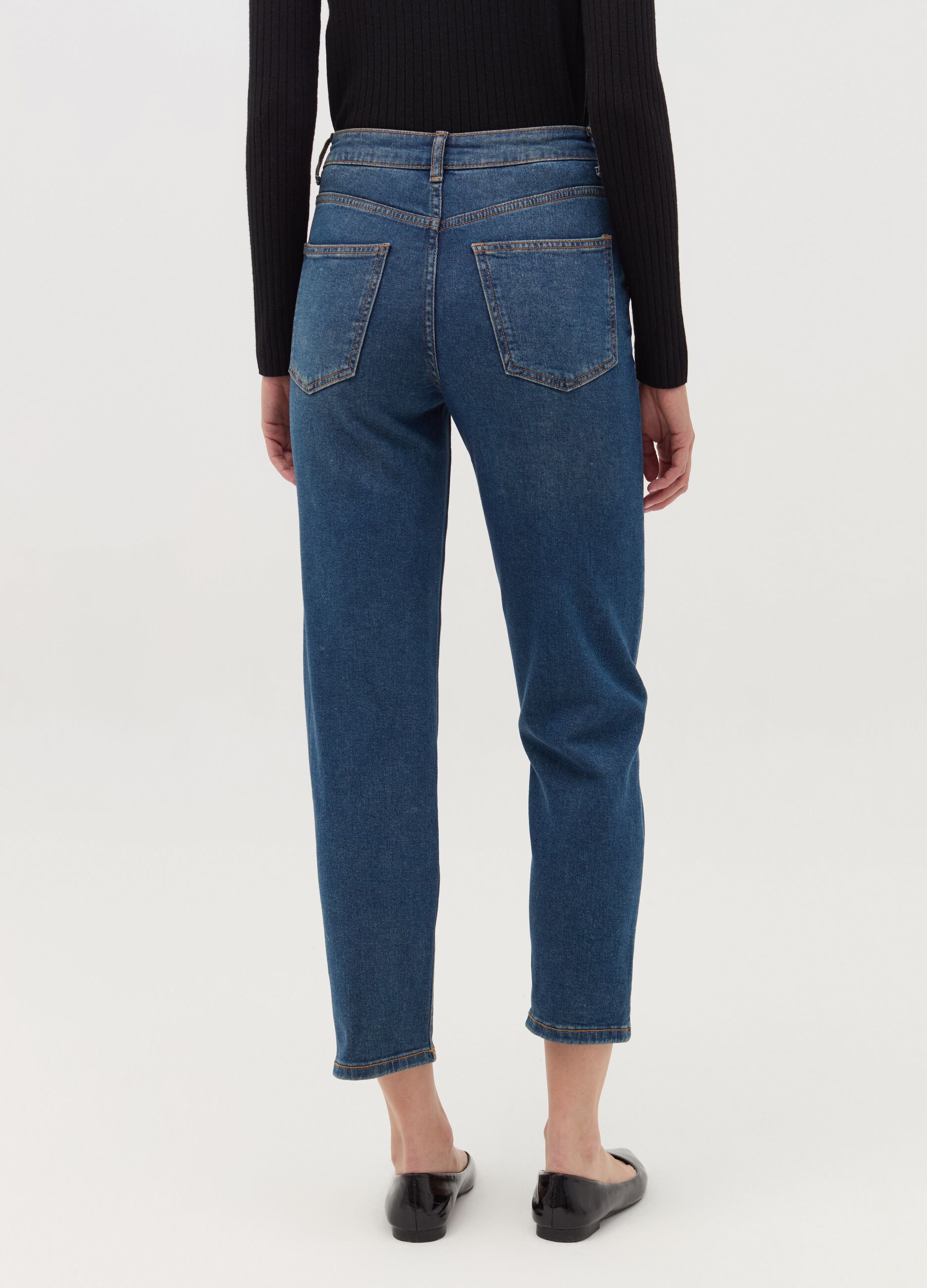 Straight-fit stretch jeans with five pockets