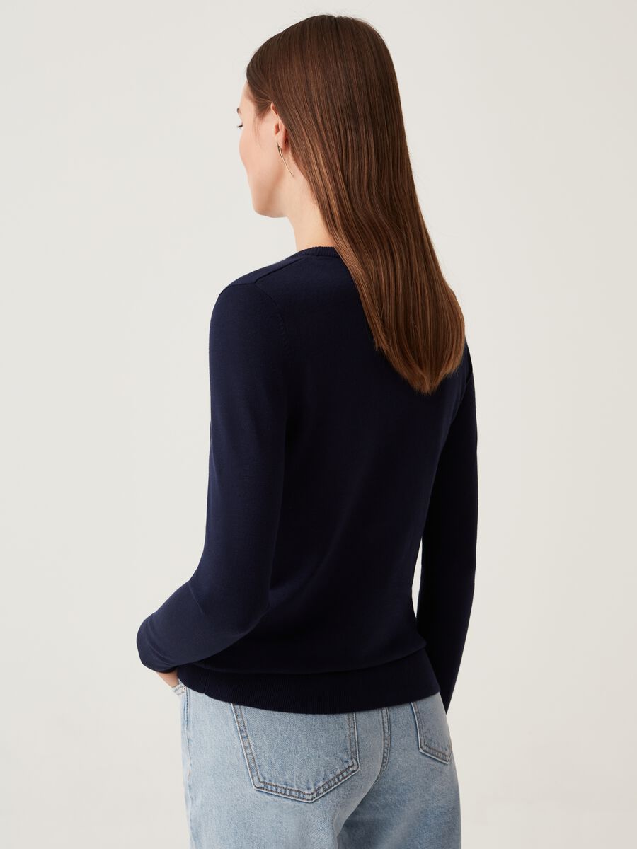 Solid colour pullover with round neck_2