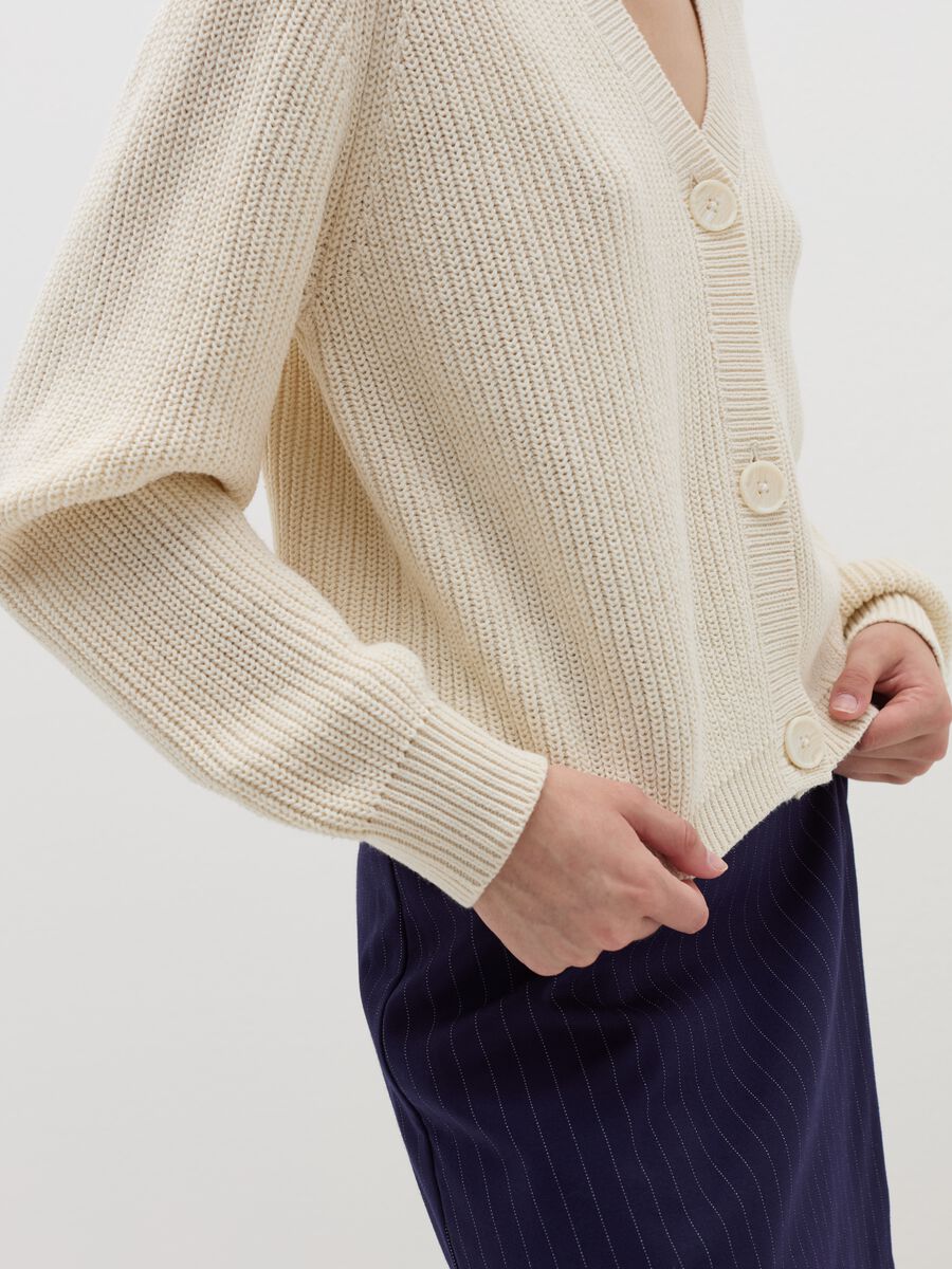 Ribbed cardigan with V neck_3