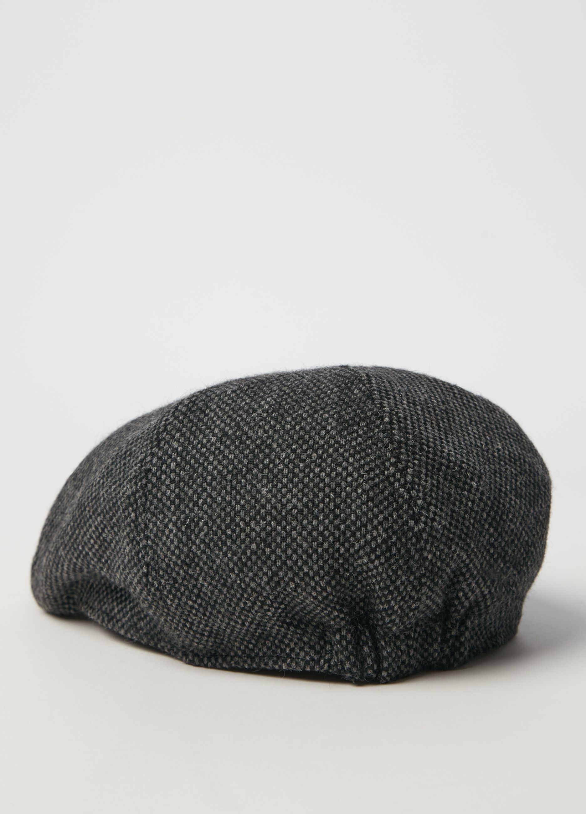 Flat cap with two-tone micro weave