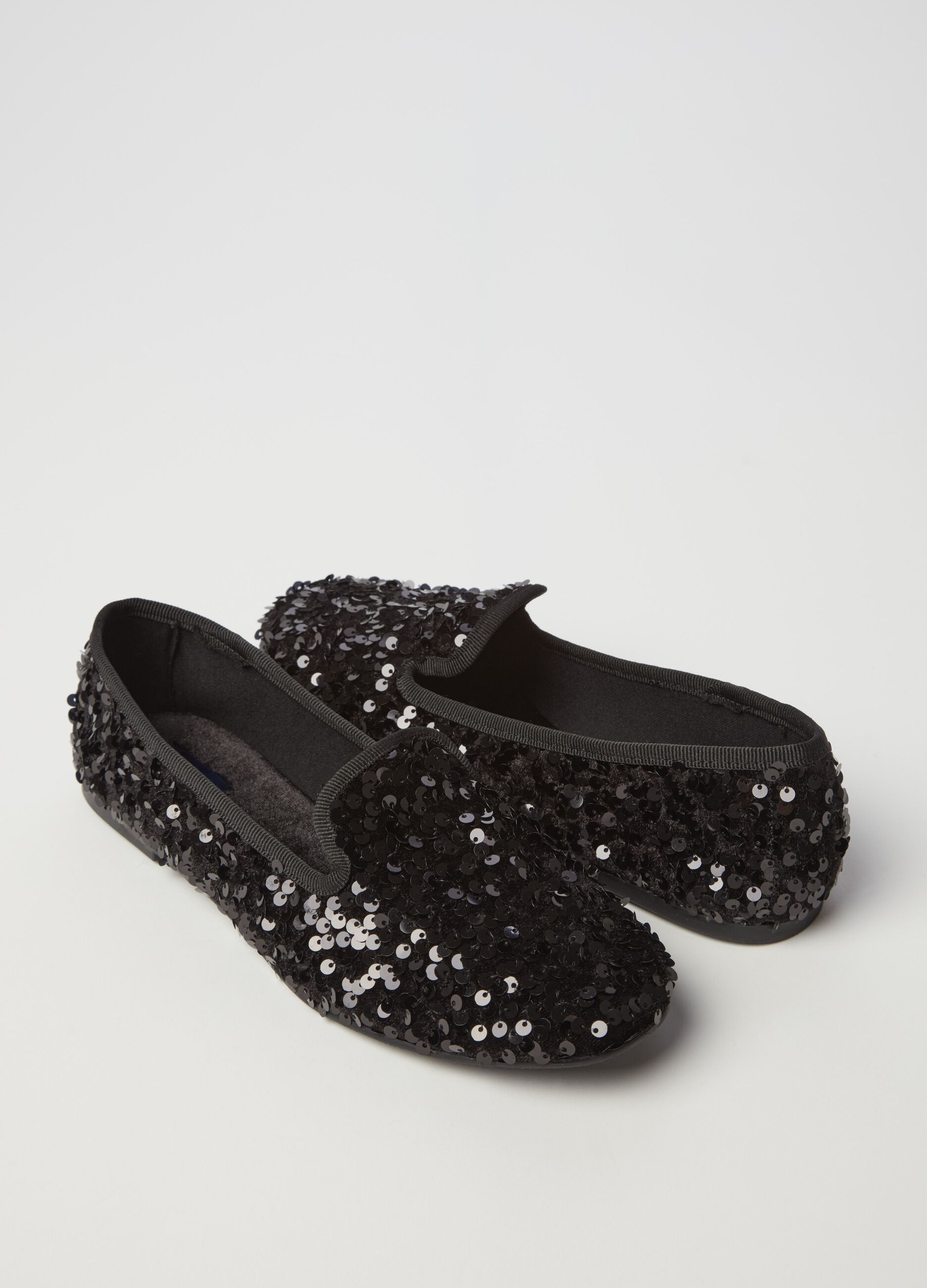 Slipper shoes with sequins