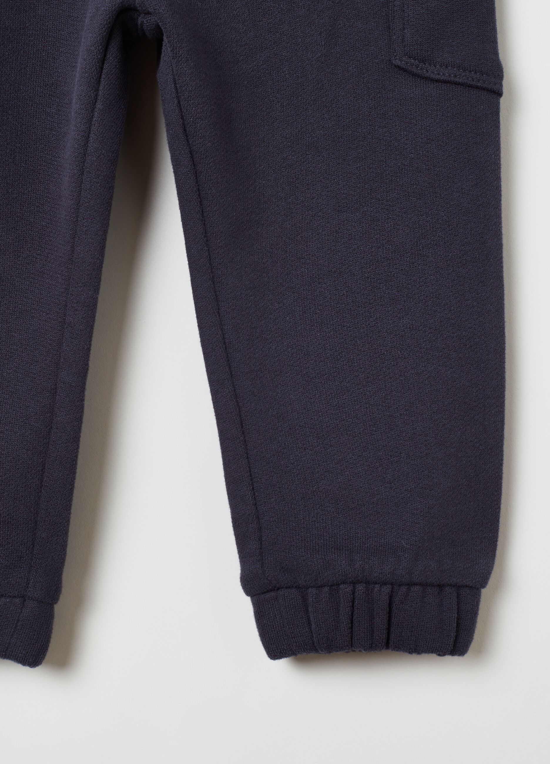 Fleece joggers with pockets and drawstring