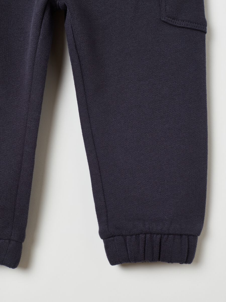 Fleece joggers with pockets and drawstring_2