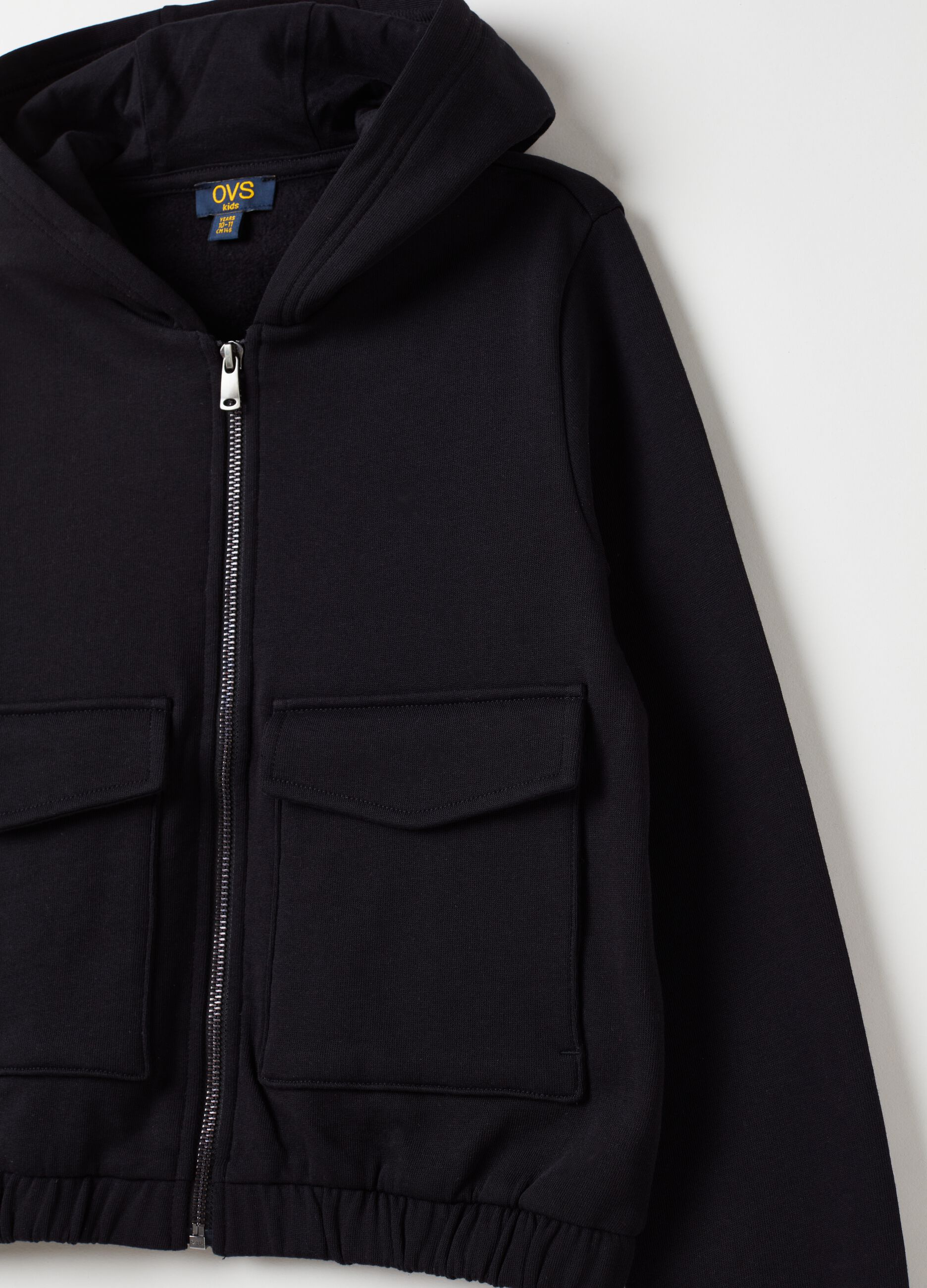 Full-zip sweatshirt with hood and pockets