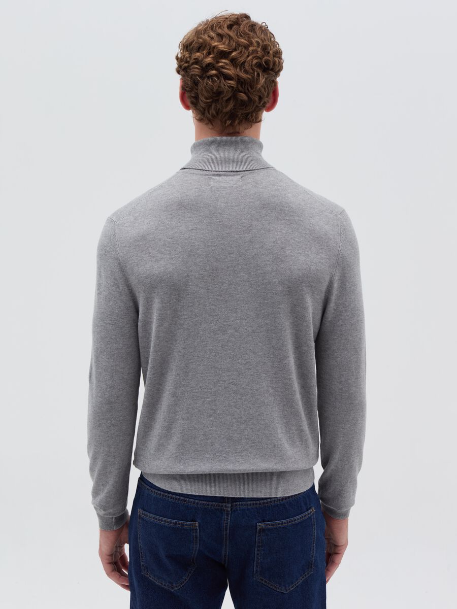 Pullover with high neck_2