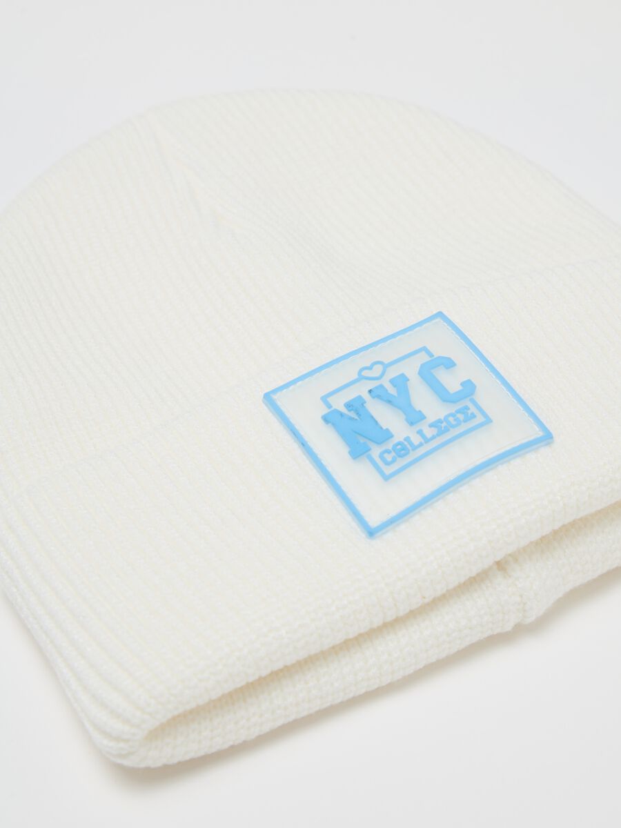 Knitted hat with "NYC College" patch_2