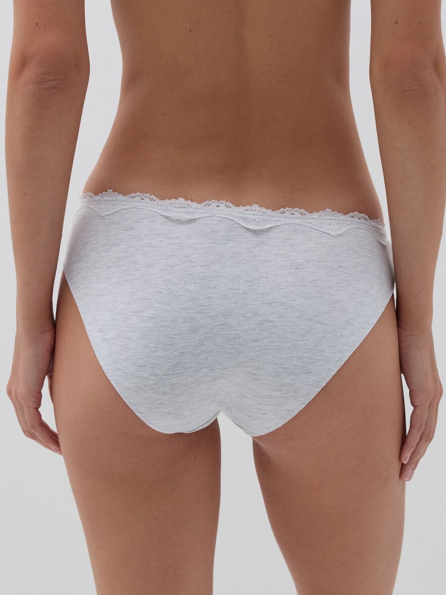 Briefs in organic cotton with lace trim_3