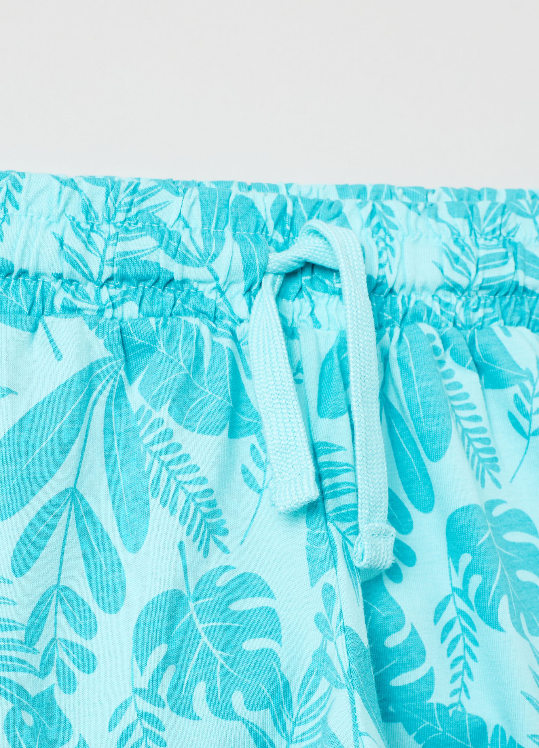 Shorts with all-over tropical leaves print