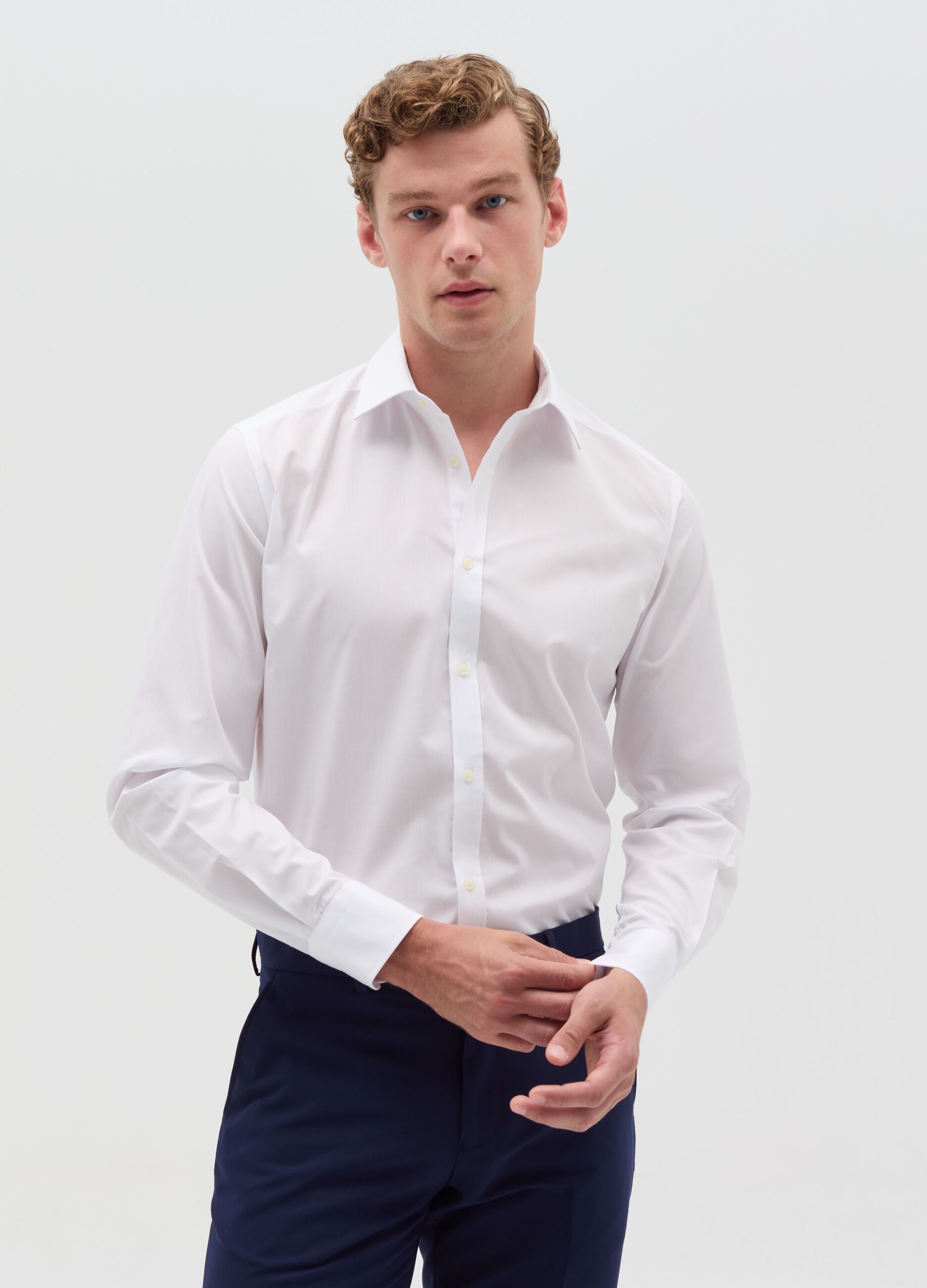 Slim-fit shirt with cut-away collar