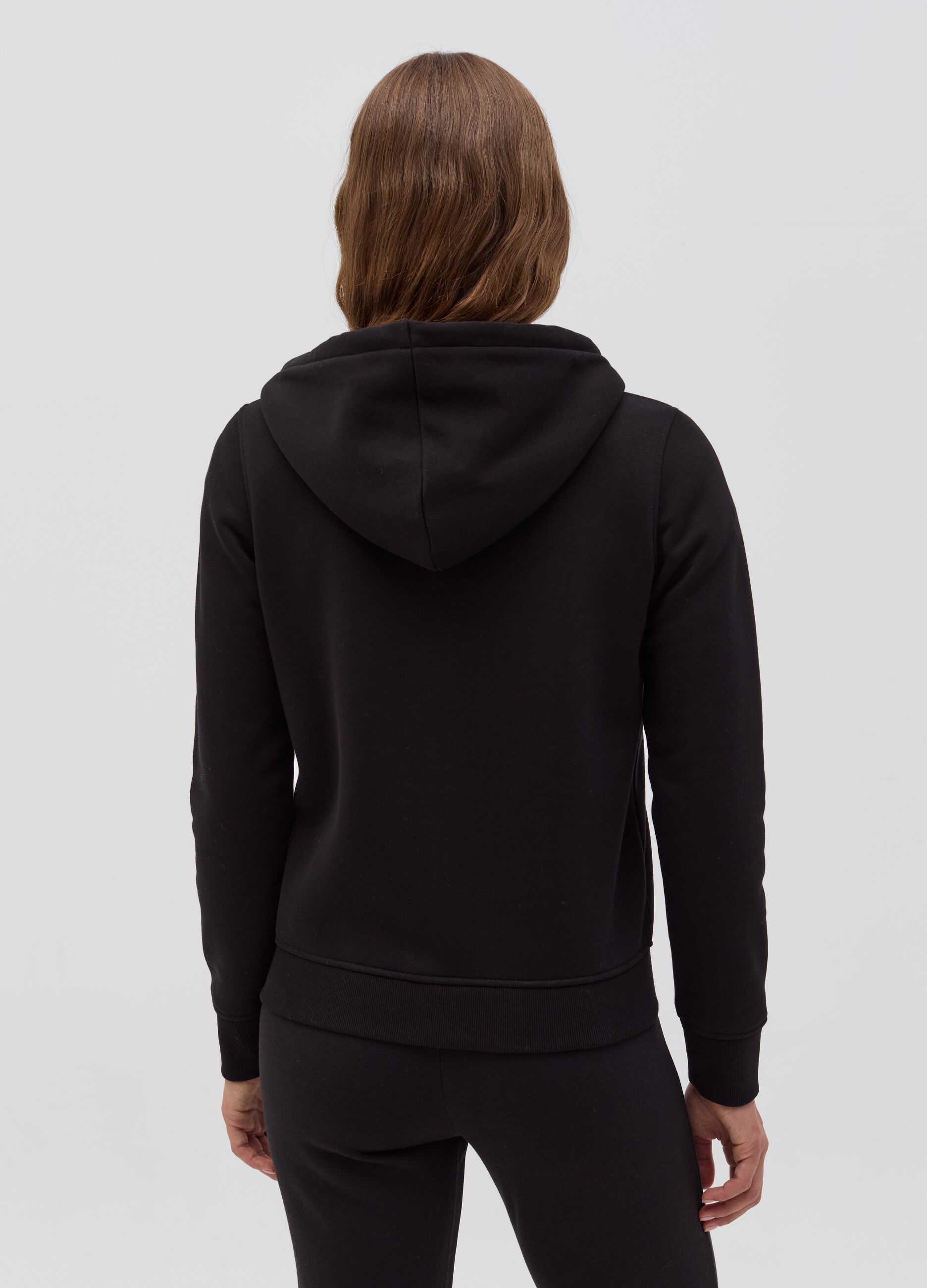 Essential sweatshirt with hood