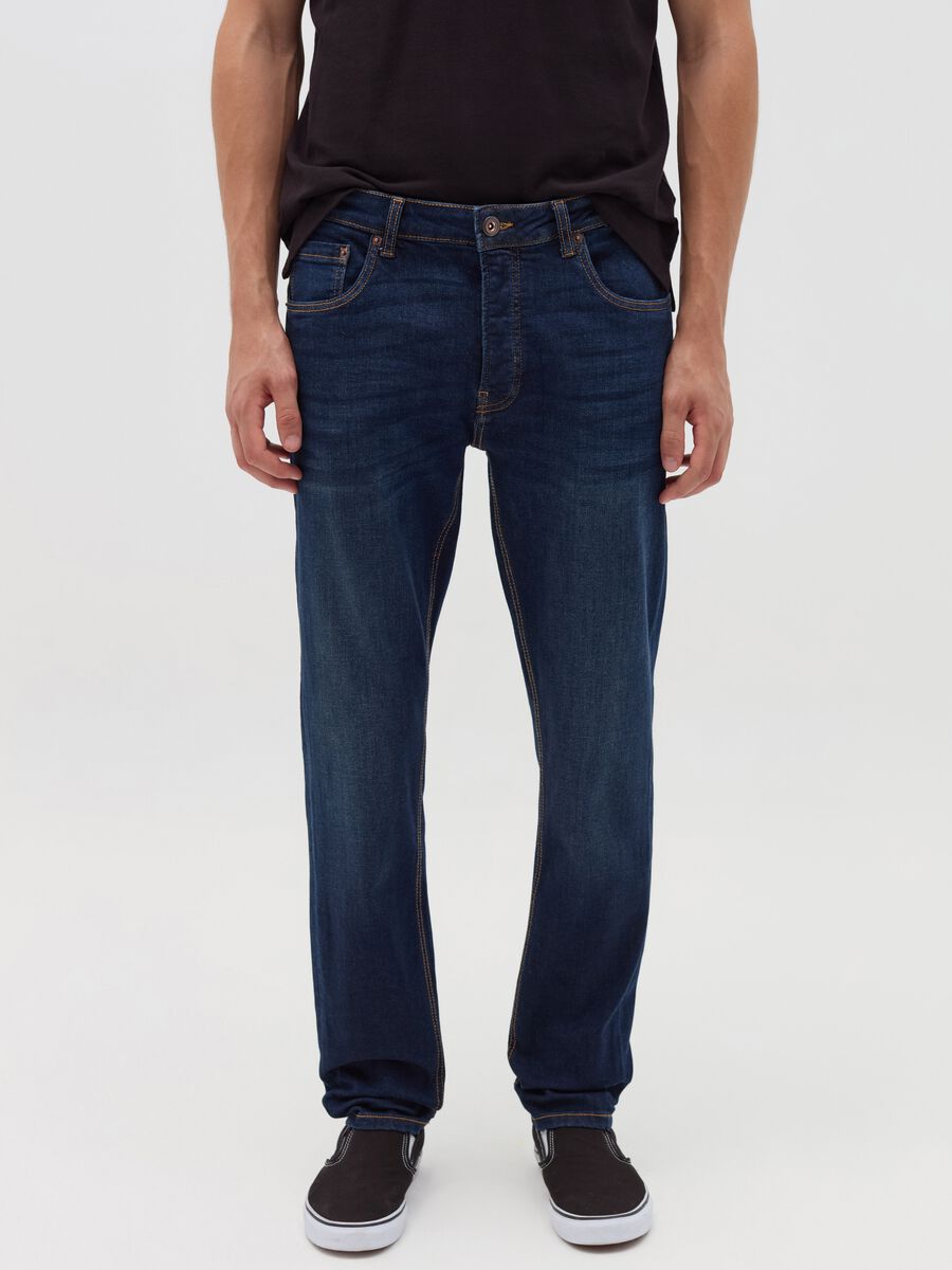 Slim-fit premium jeans in DualFX cotton_1