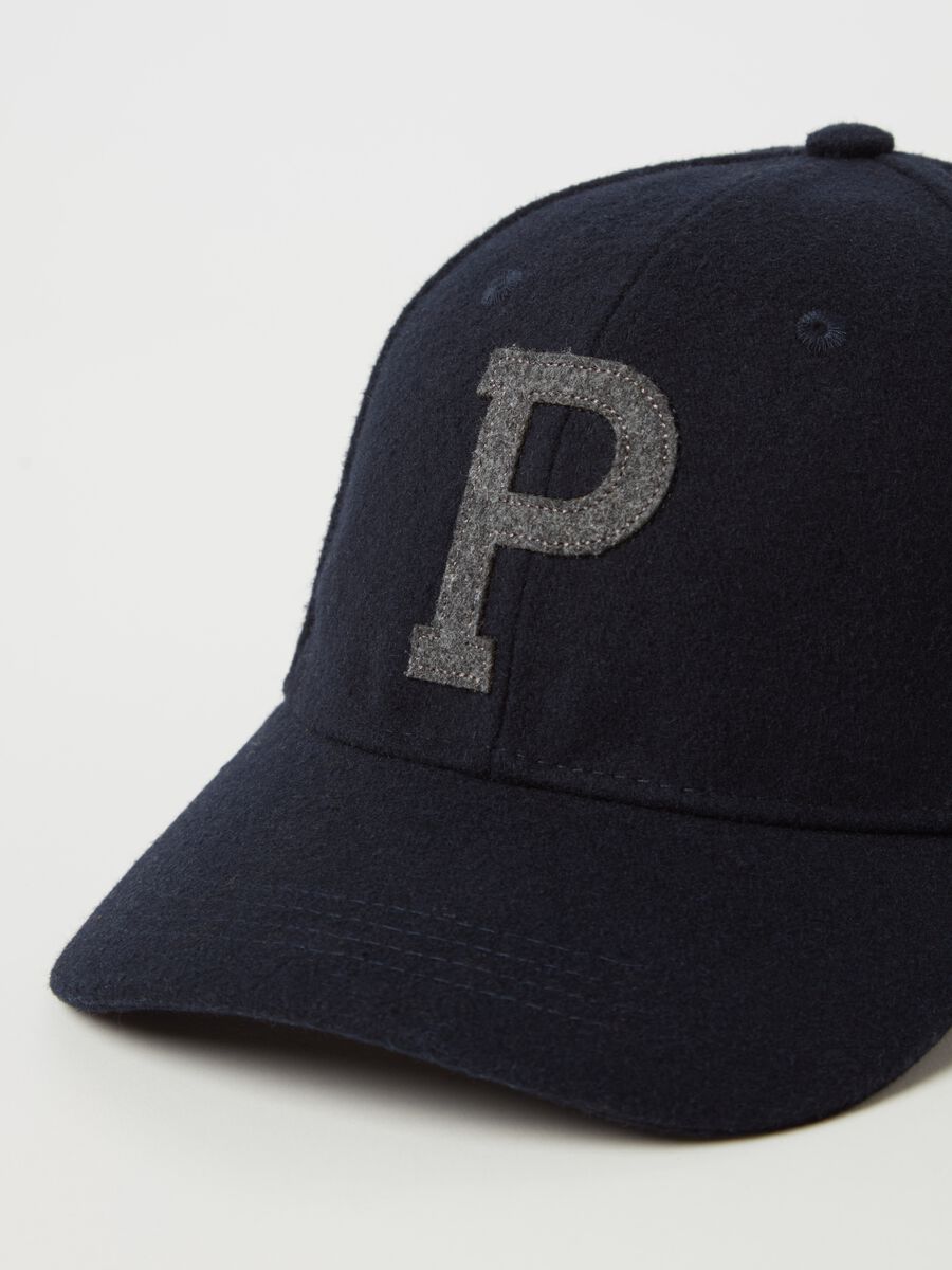 Baseball cap with logo embroidery_2