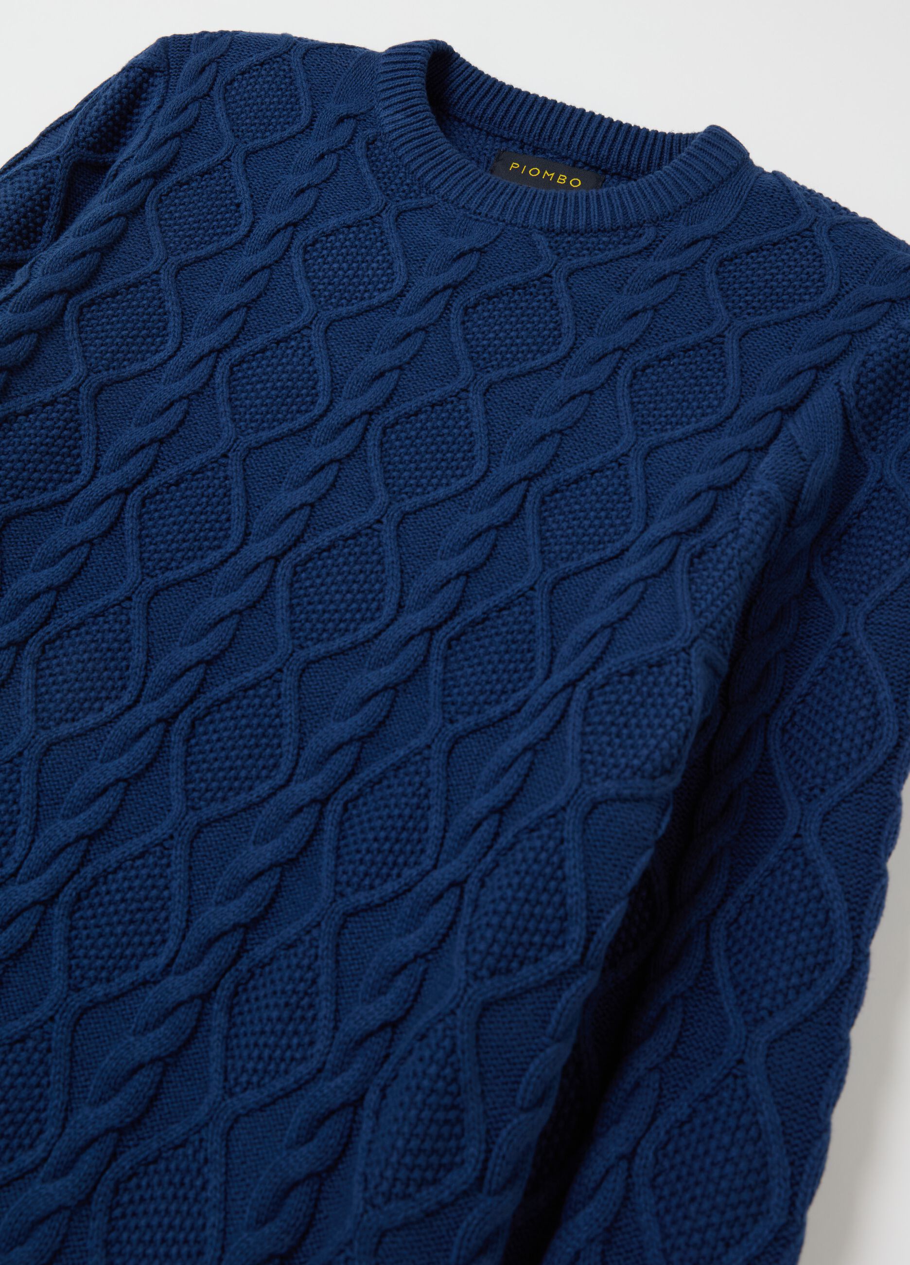 Cable-knit pullover with diamond motif