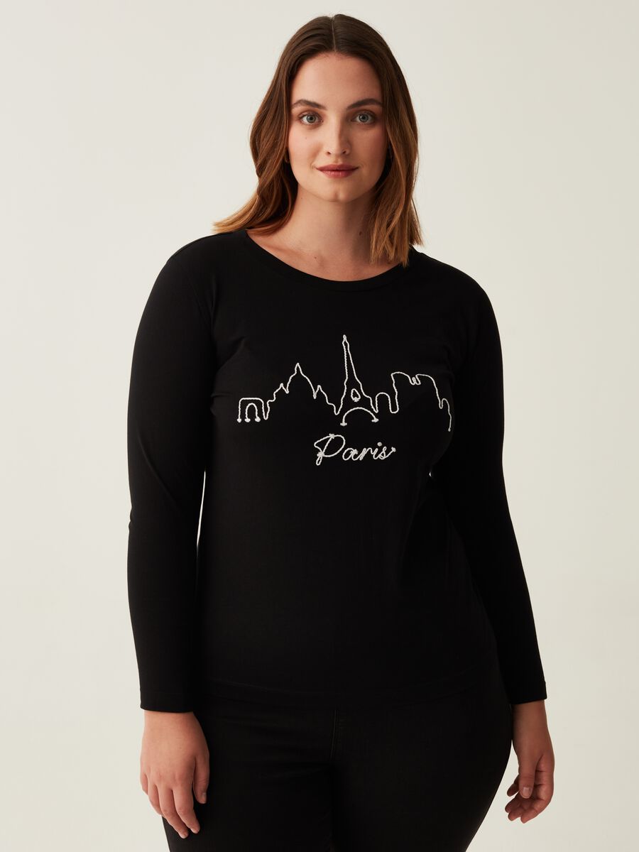 Curvy T-shirt with embroidered skyline_0