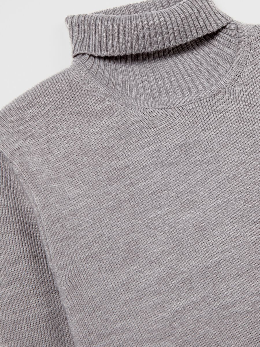 Pullover with high neck_5