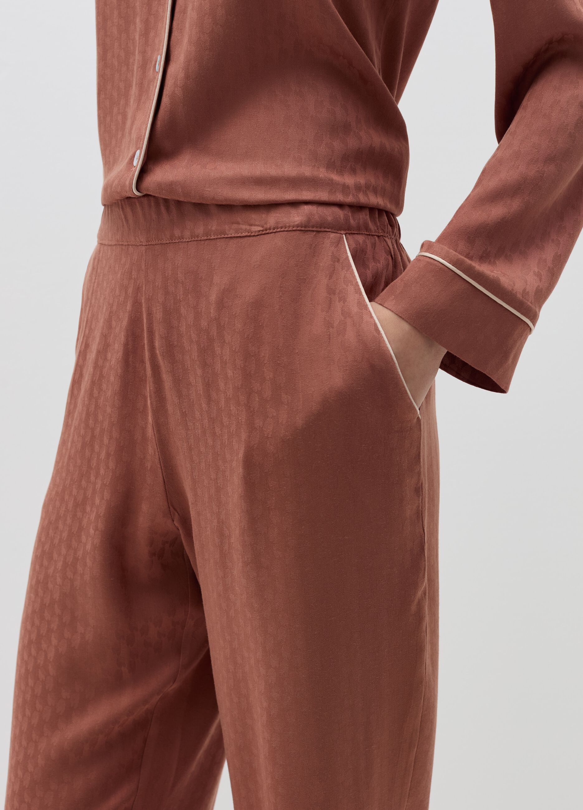 Pyjama trousers with contrasting piping