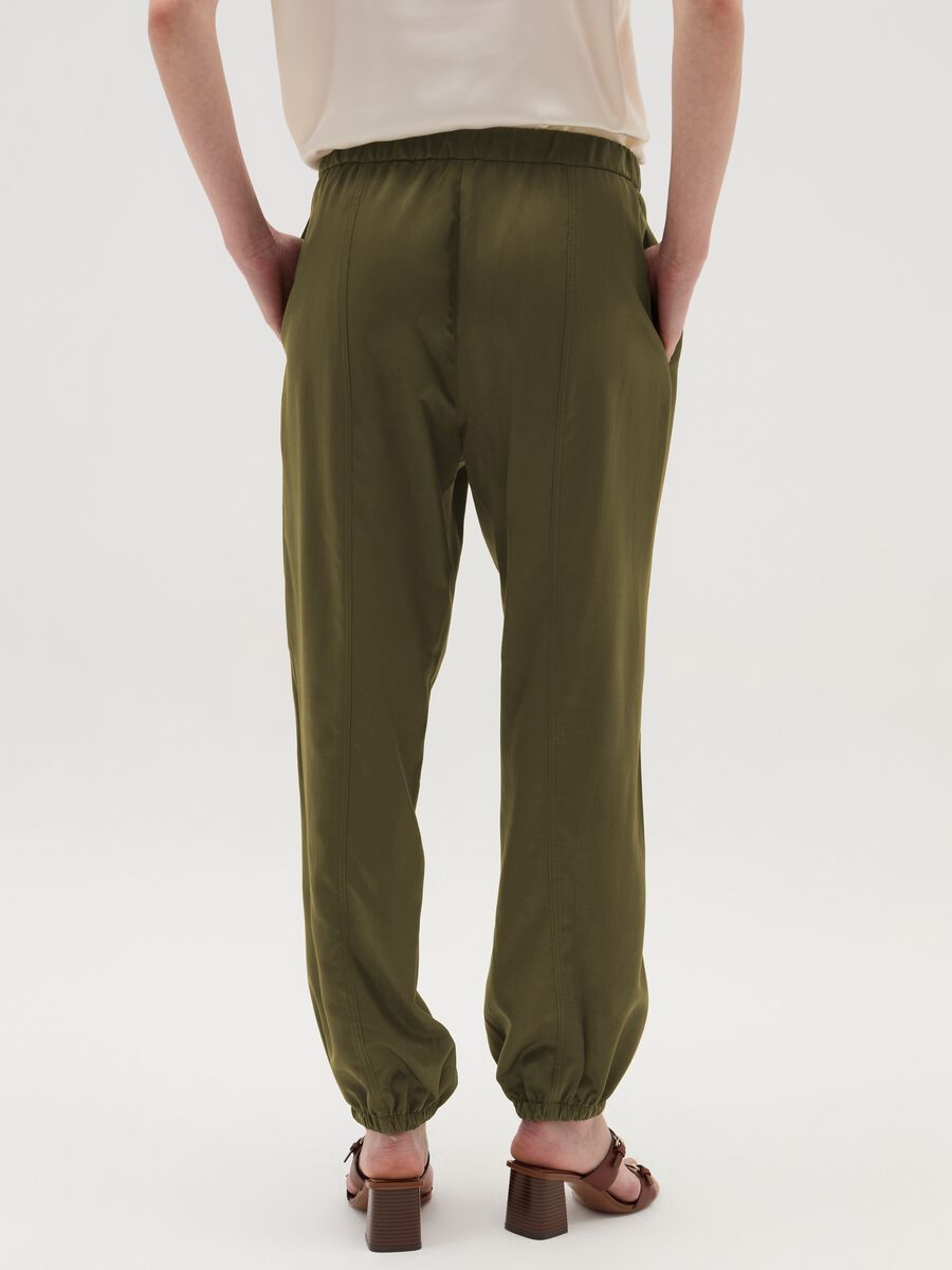 Pull-on trousers with raised stitching_2