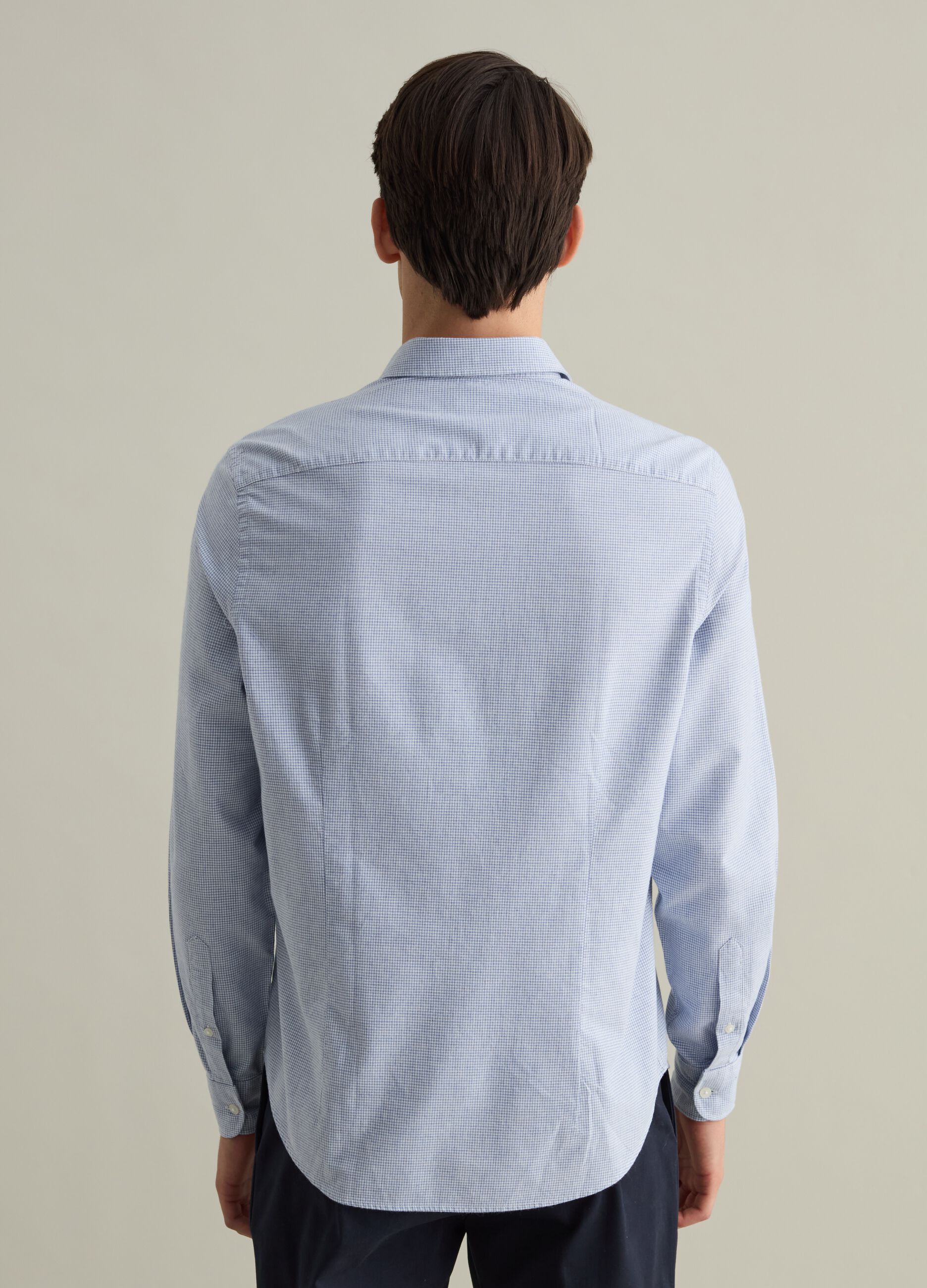 Contemporary slim-fit shirt with micro check pattern