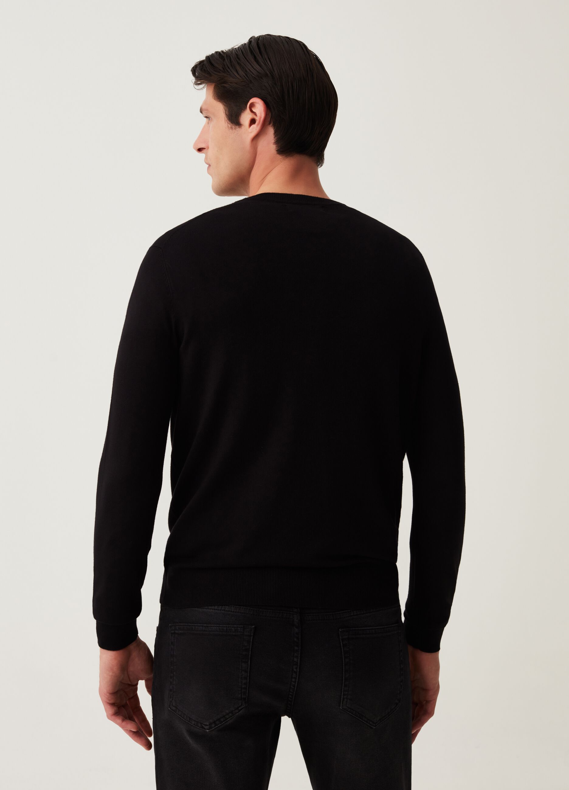 Round neck pullover