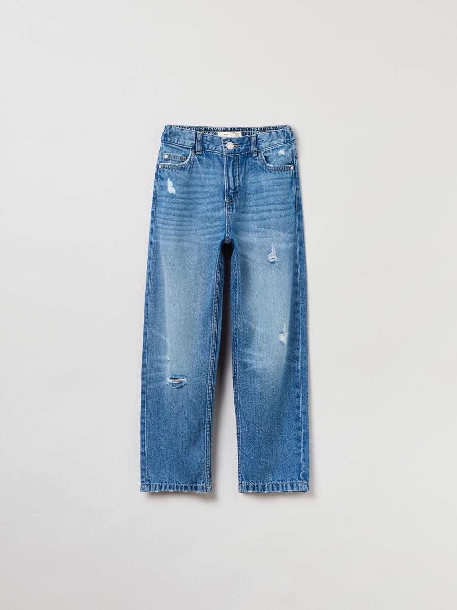 Five-pocket mum-fit jeans with abrasions_0