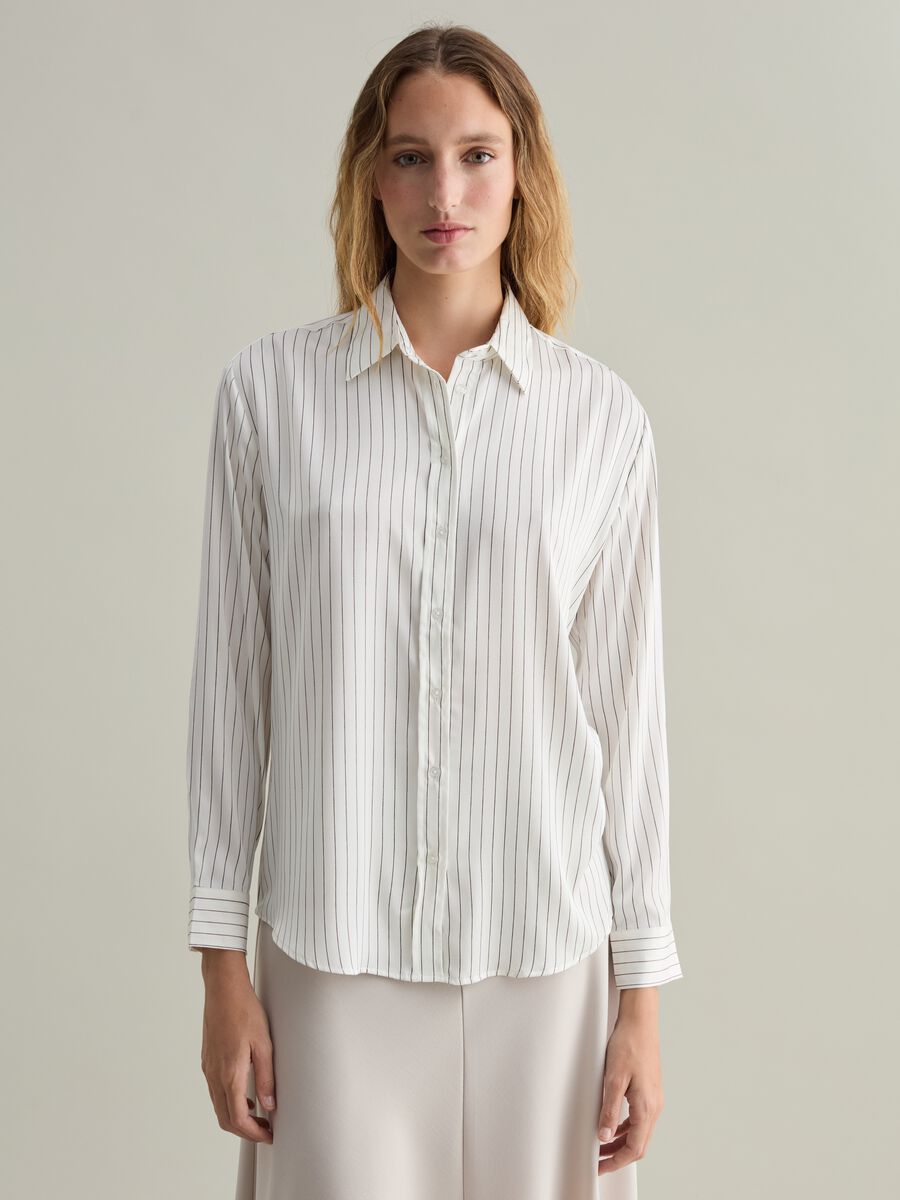 Contemporary relaxed-fit striped shirt_1