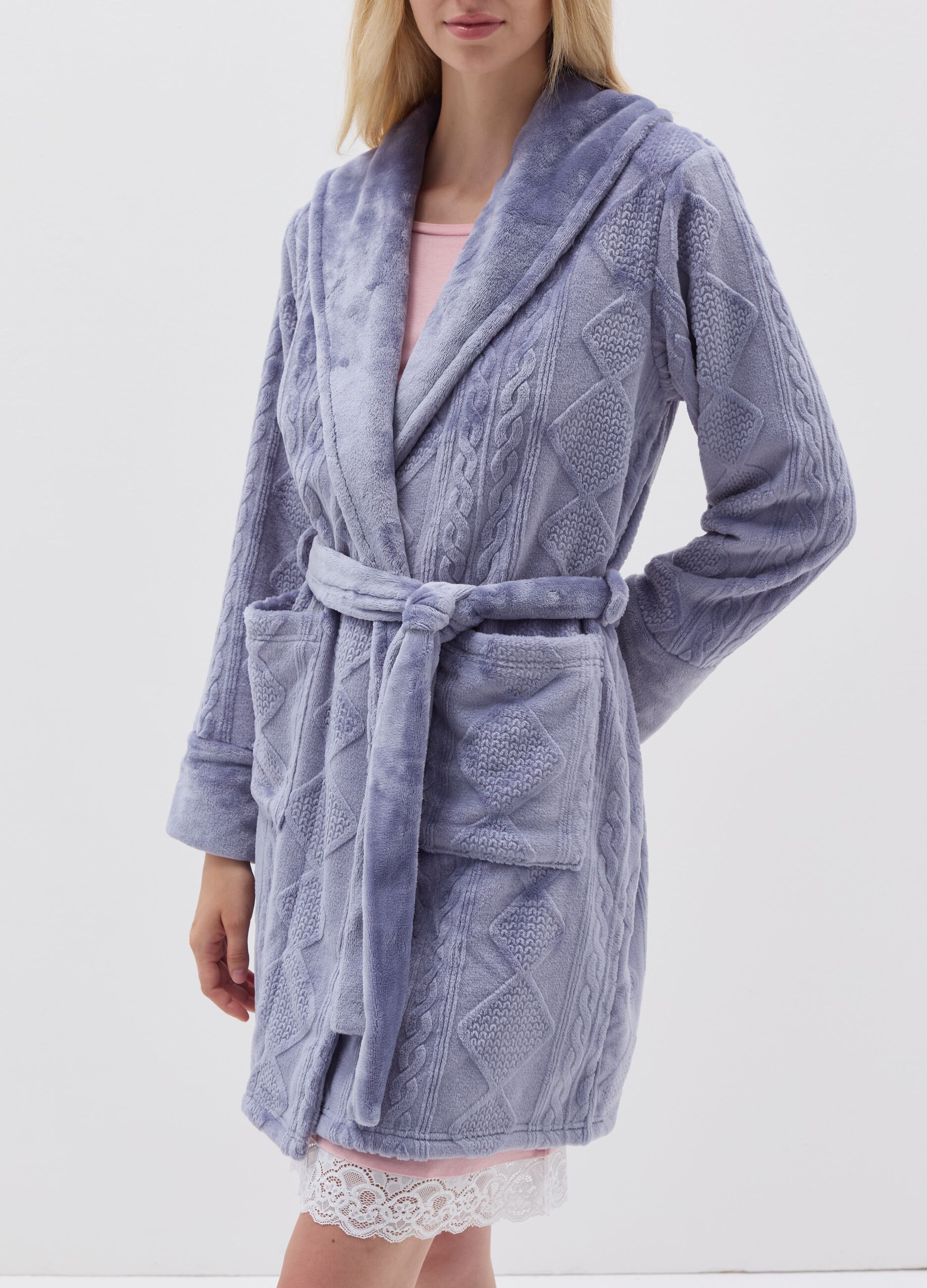 Short cable-knit dressing gown with diamond motif