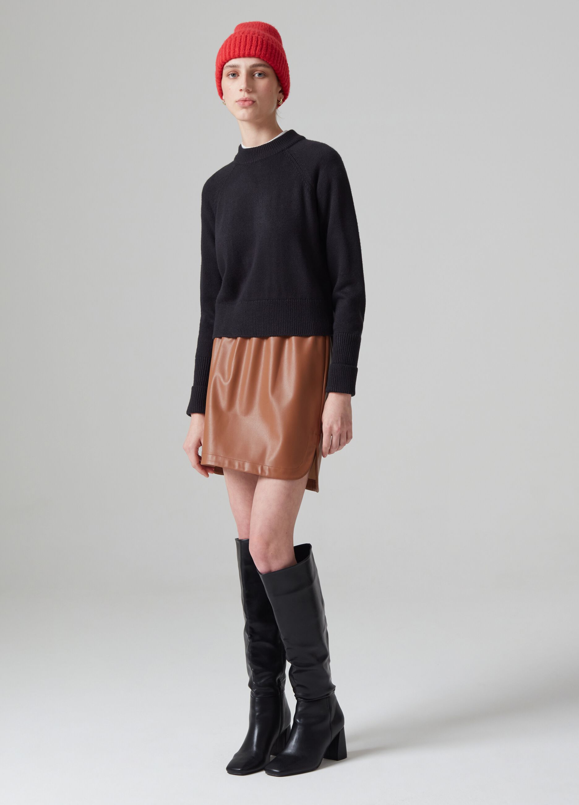 Pullover with raglan sleeves