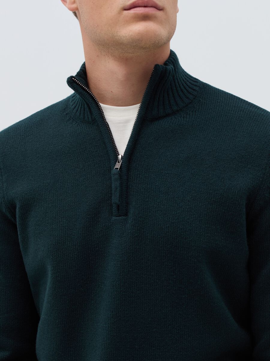 Pullover with high neck and half zip_3