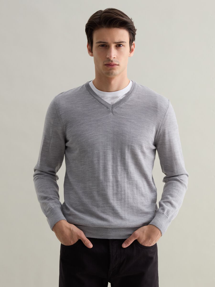 Merino wool pullover with V neck_1