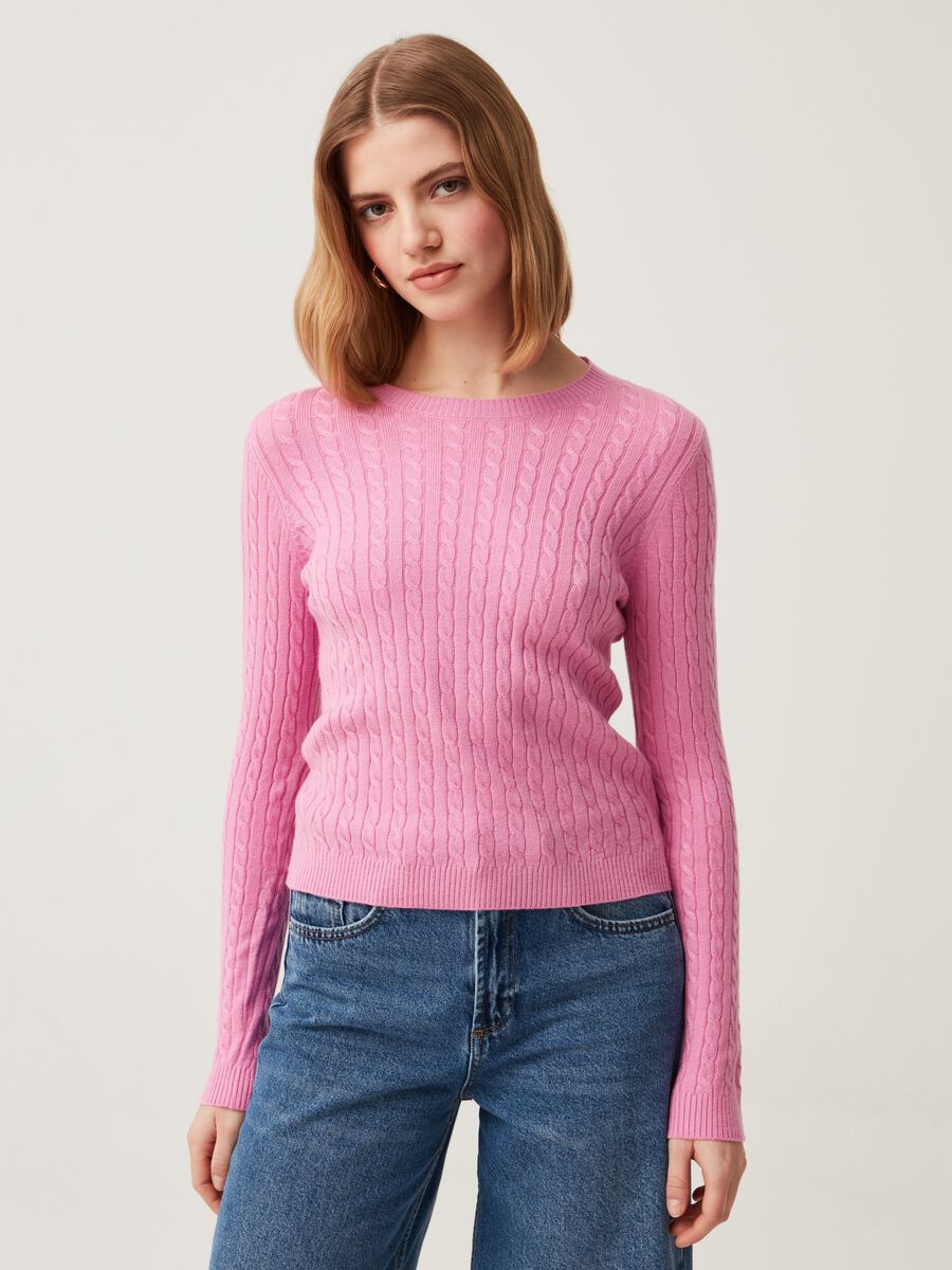 Pullover with round neck and ribbed design_1